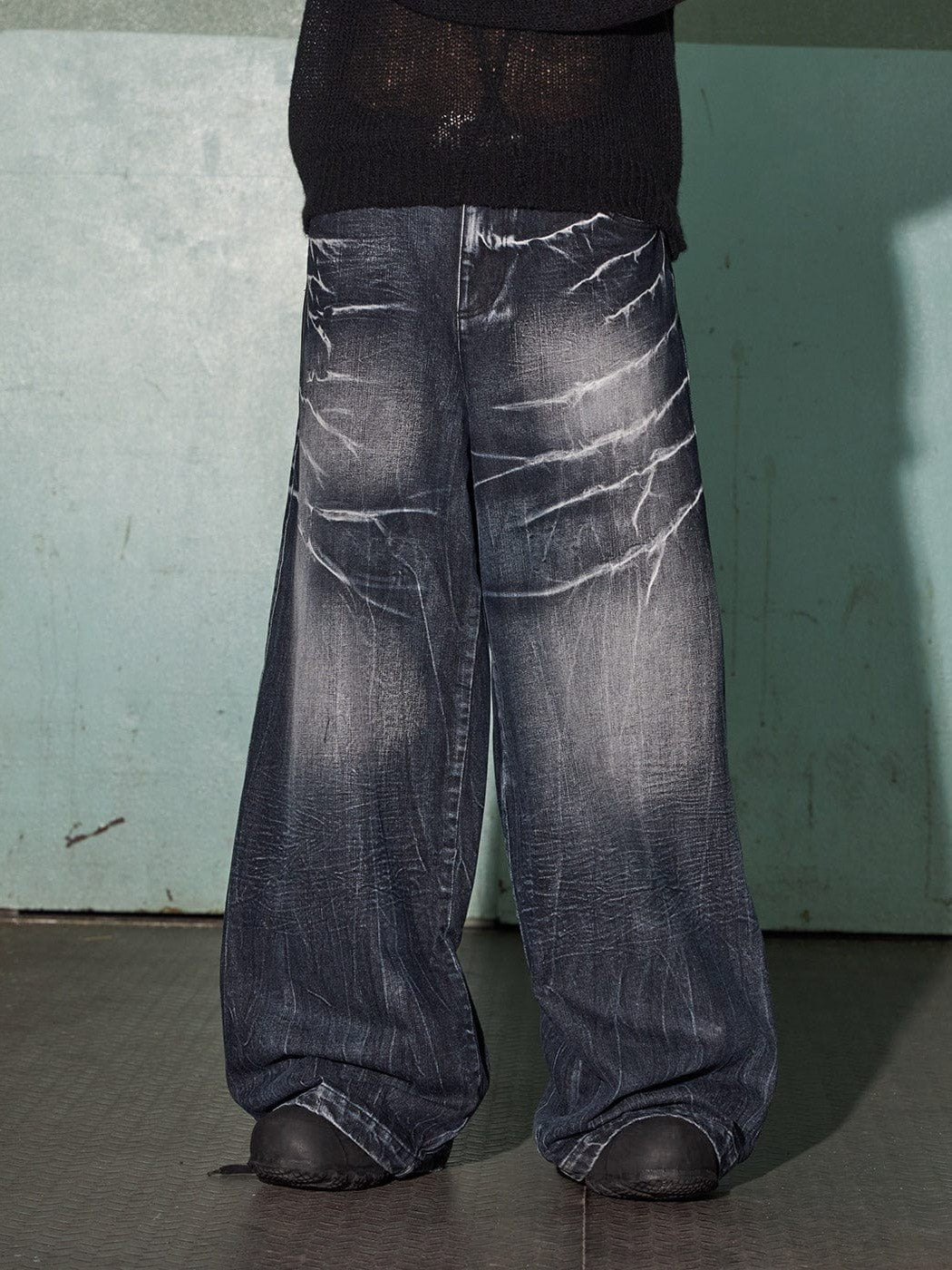 Lightning Wash Wide Jeans