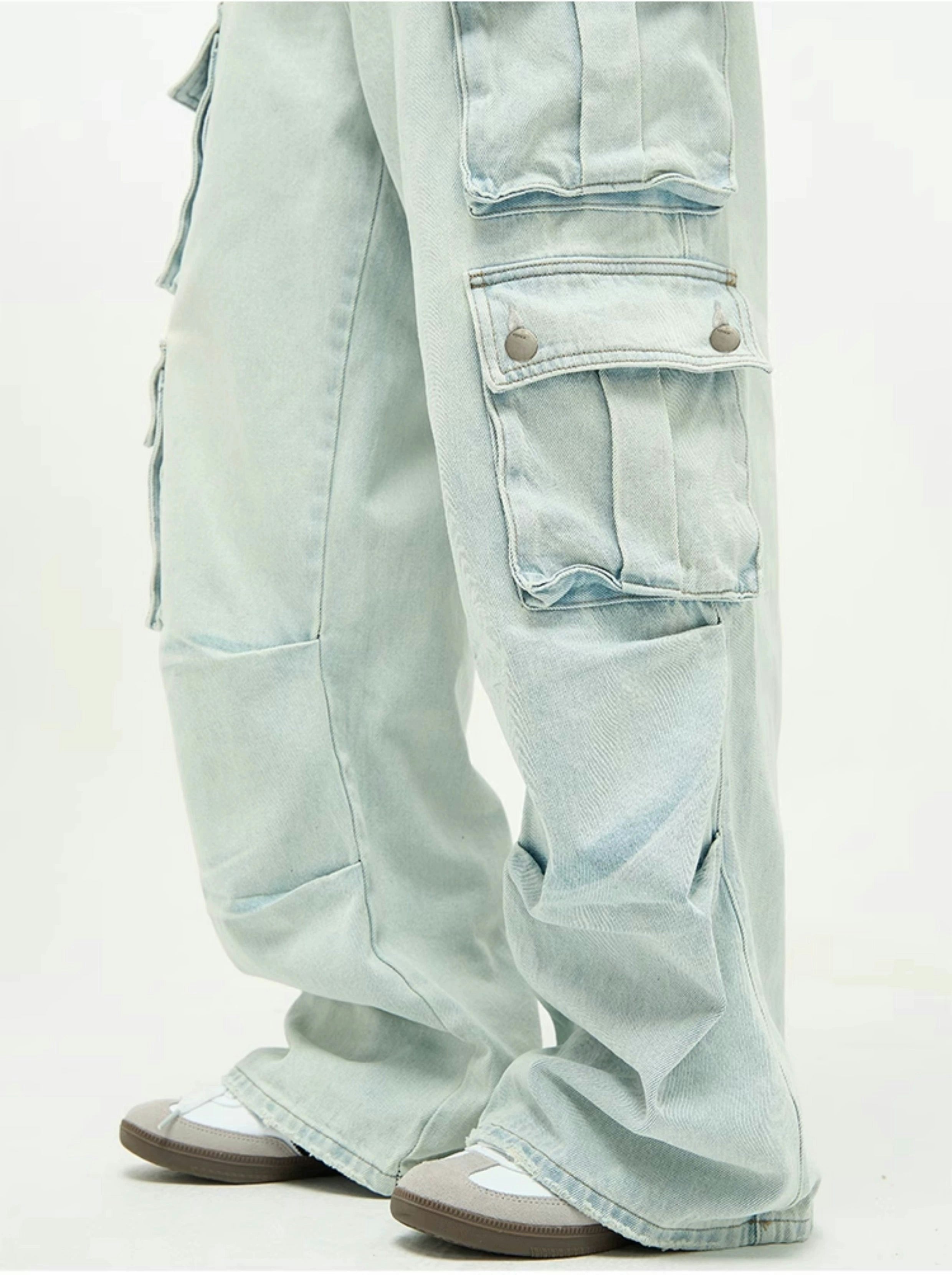 Faded Multi Pocket Wide-Leg Cargo Jeans