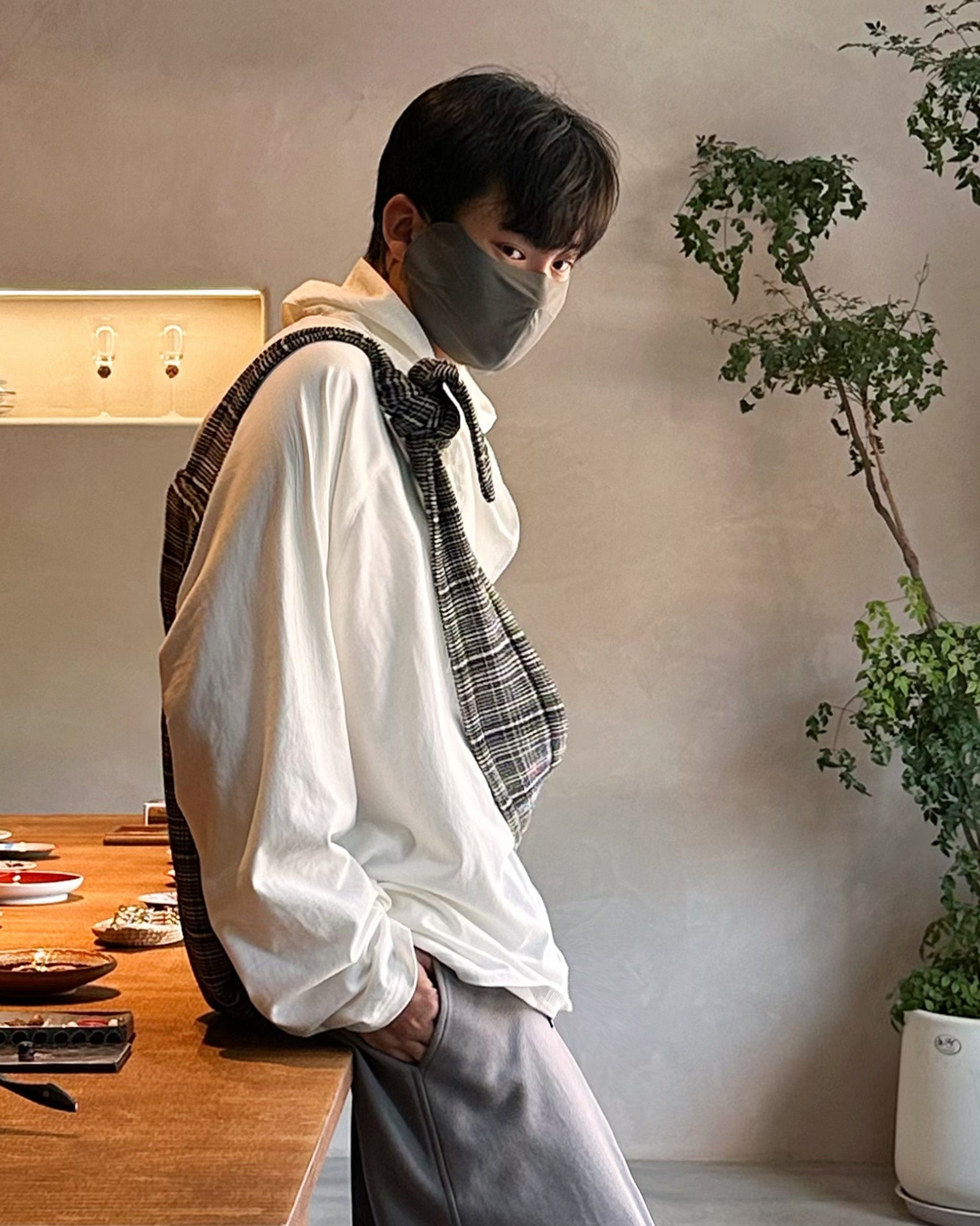 카멜 보우넥 스웨트셔츠