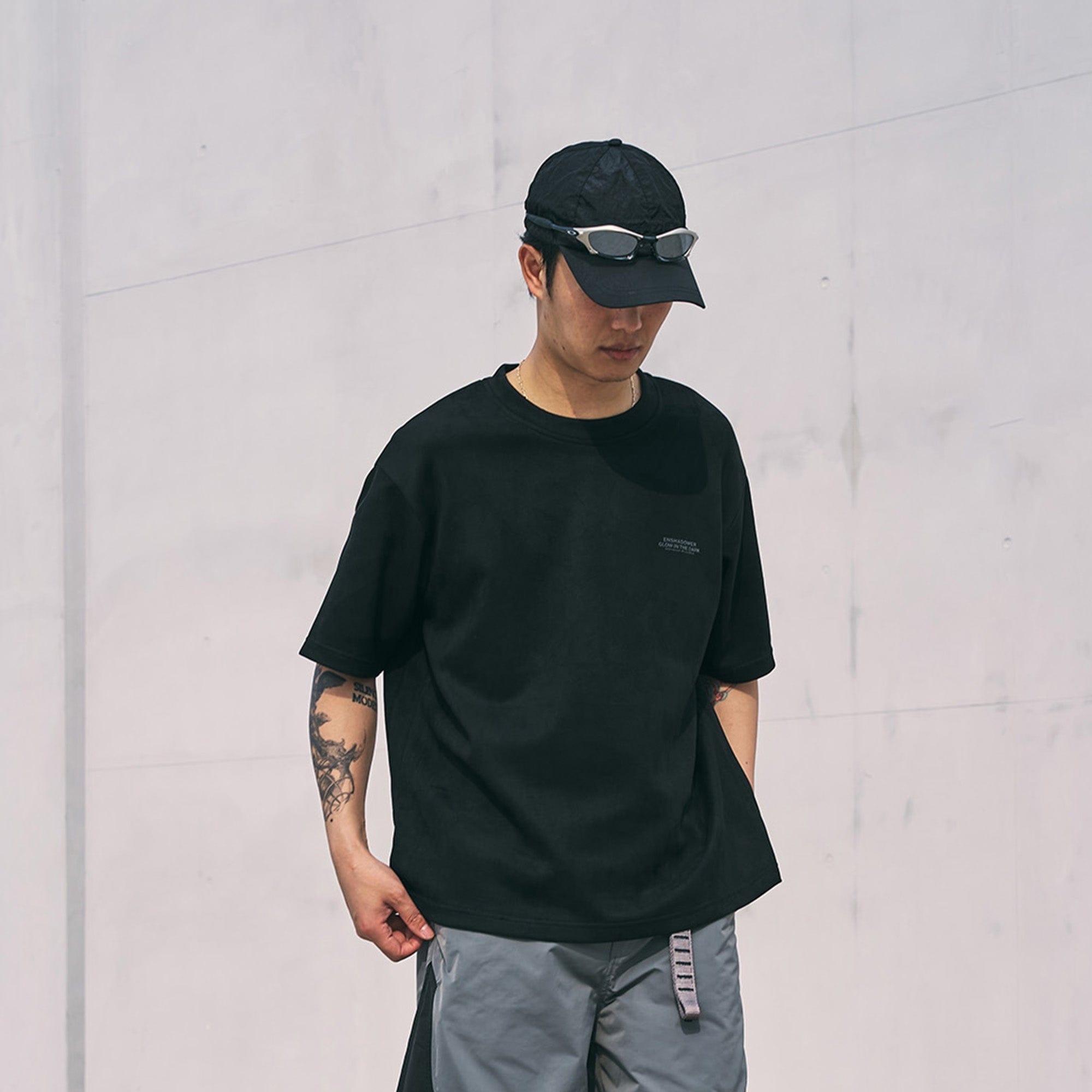 인터우븐 로고 티