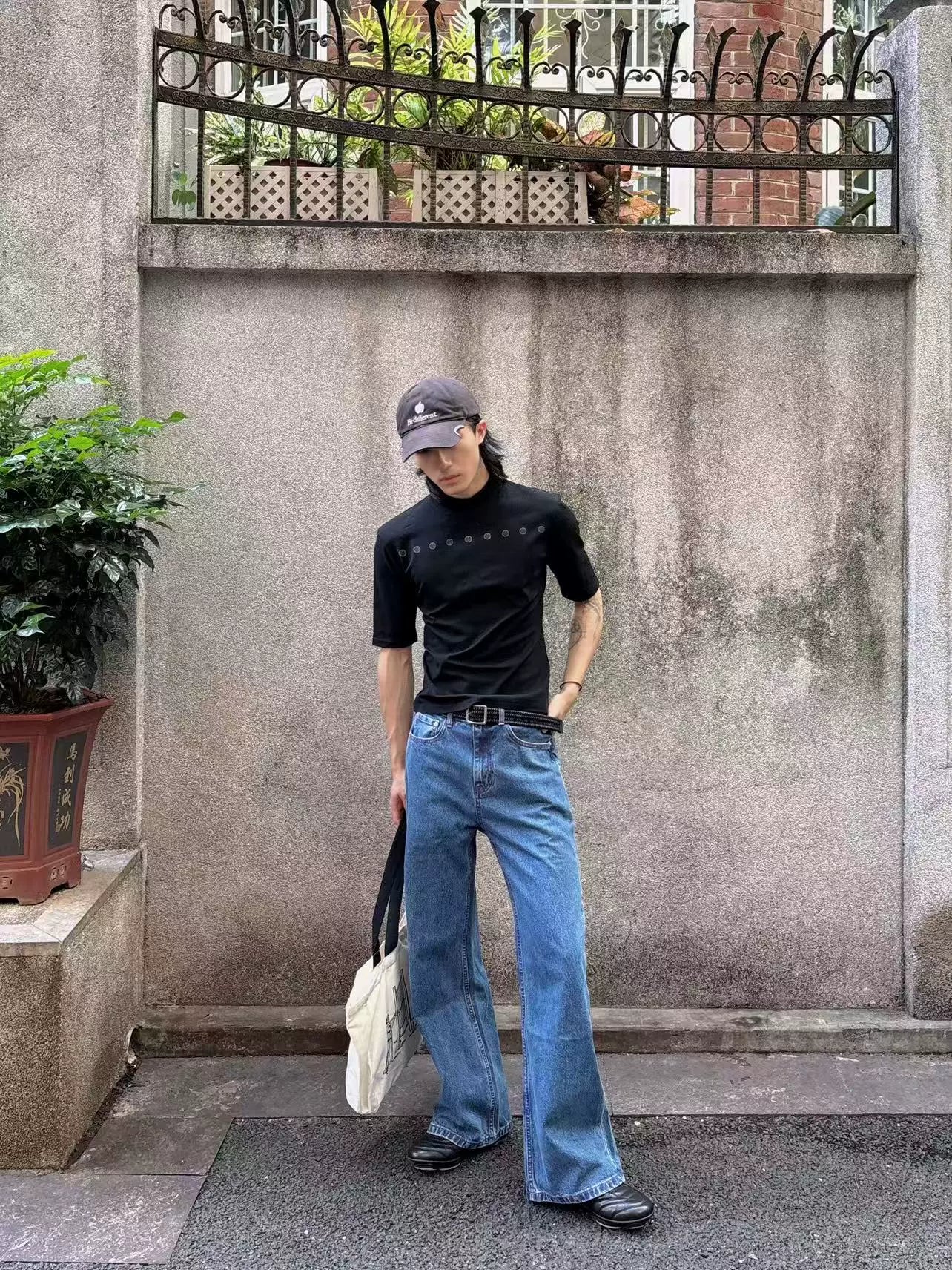 크림슨 문장 스파이어 목폴라 티셔츠