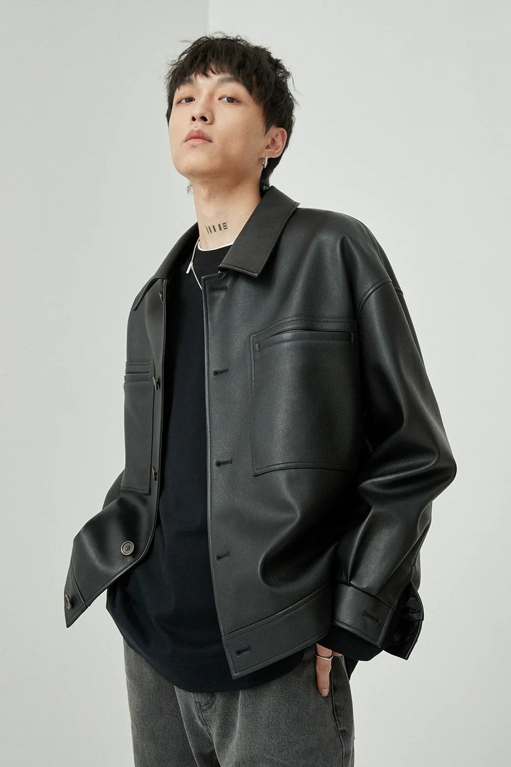 스퀘어 넥 오버사이즈 크롭 PU 레더 재킷