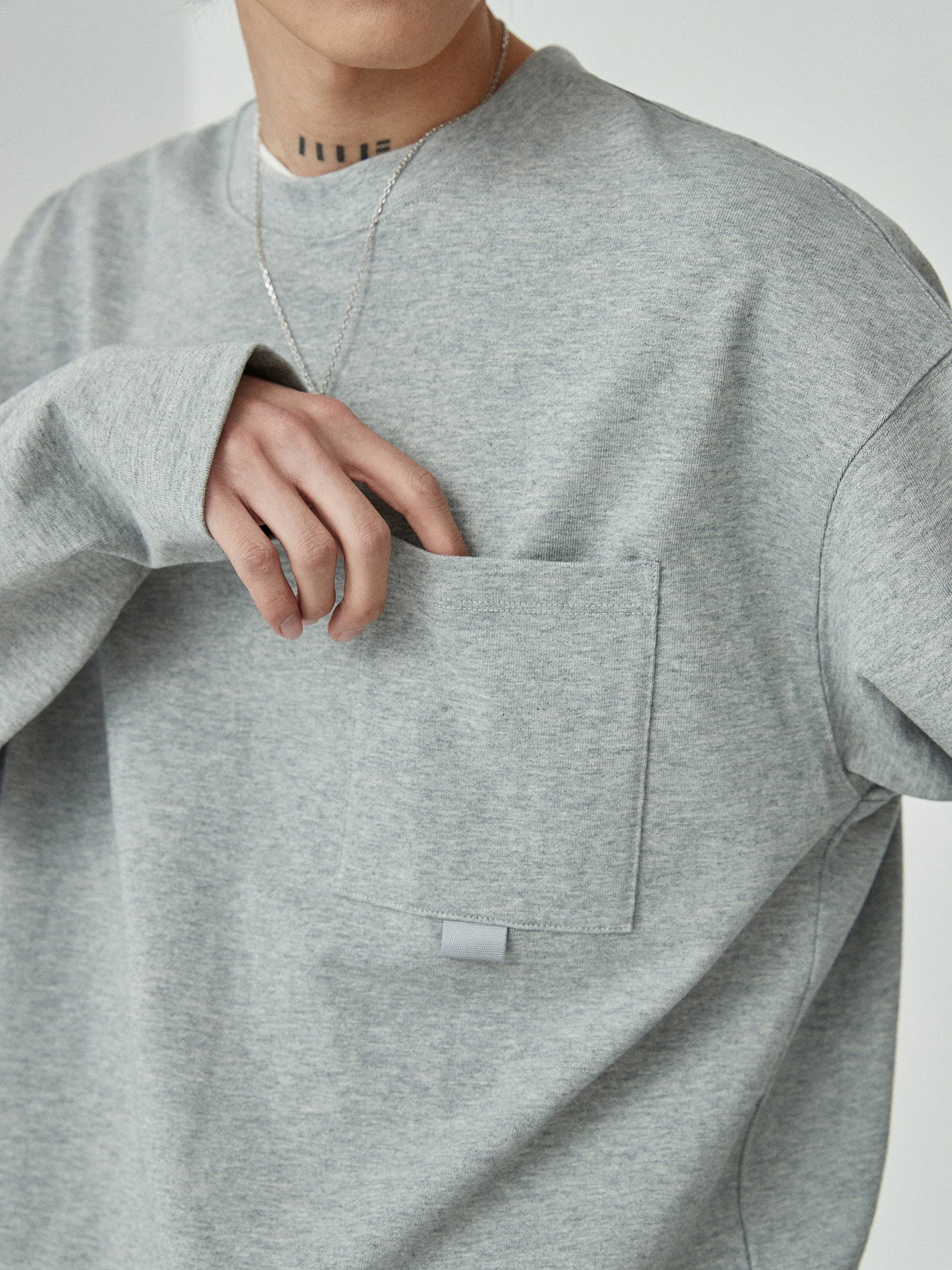 Loop-Pocket Round Neck Long Sleeve