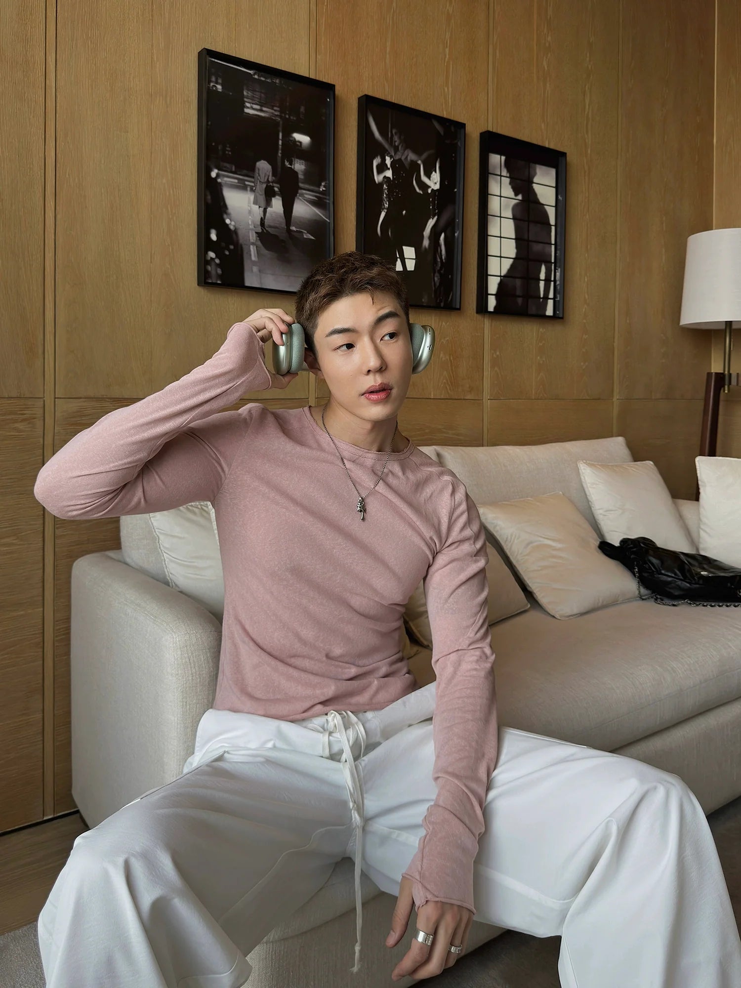 핑크색 긴팔 면 크루넥 셔츠