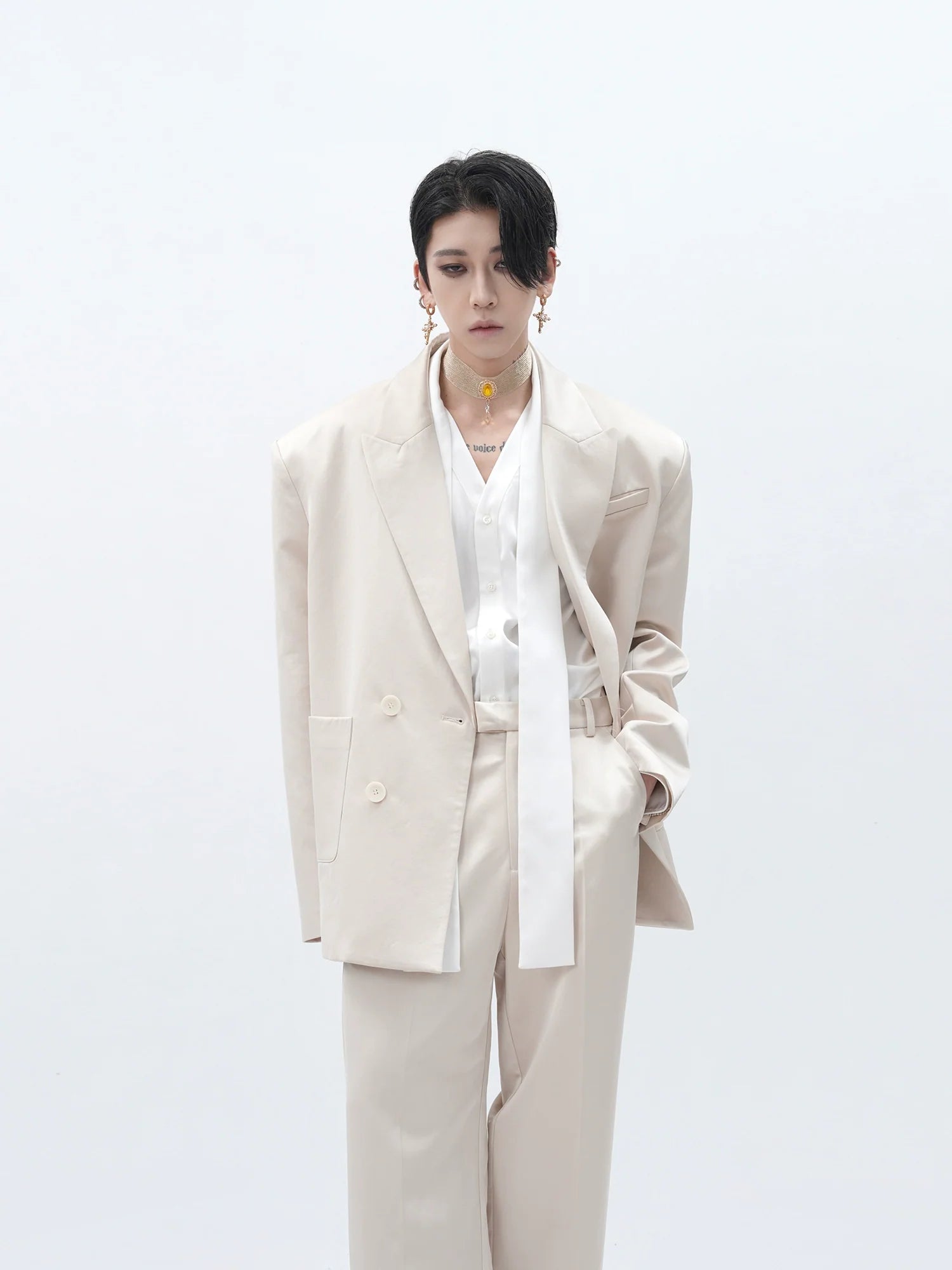 크림색 더블 브레스트 오버사이즈 블레이저