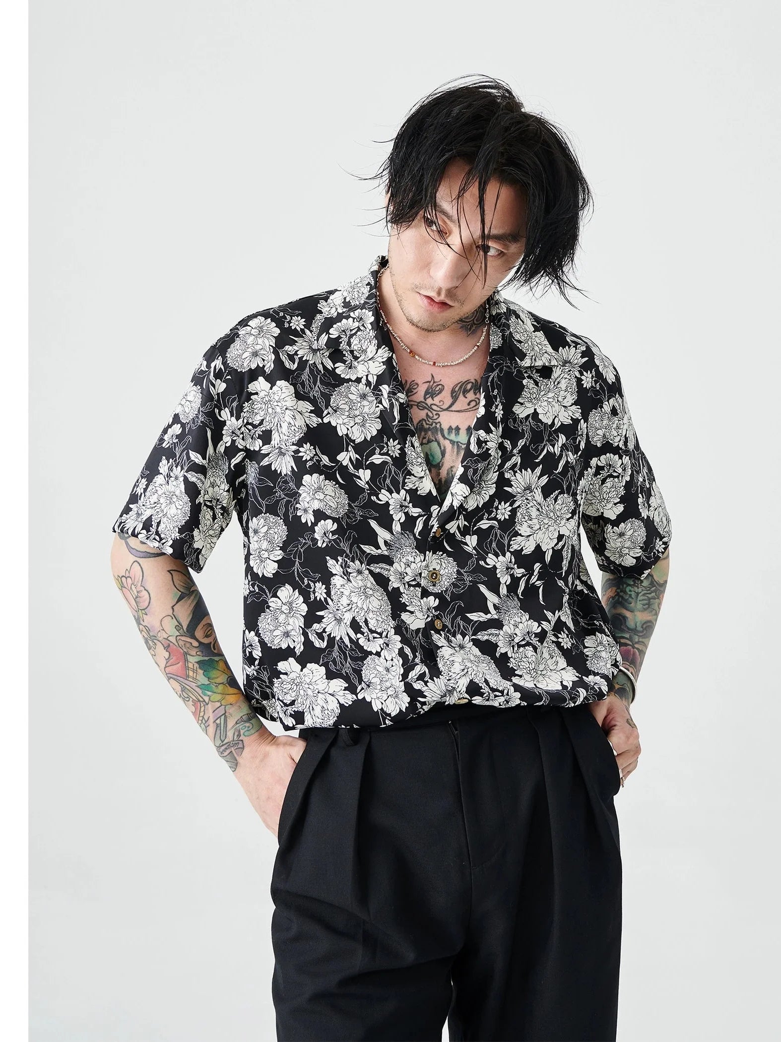 검은색 꽃무늬 하와이안 여름 셔츠
