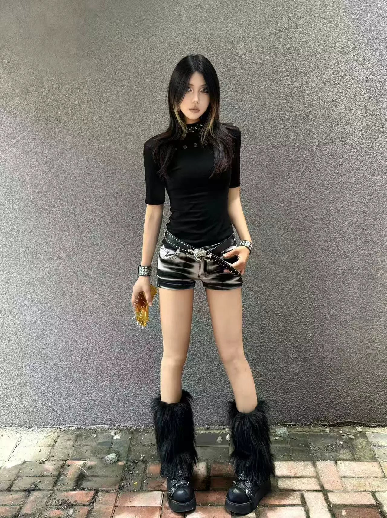 크림슨 문장 스파이어 목폴라 티셔츠