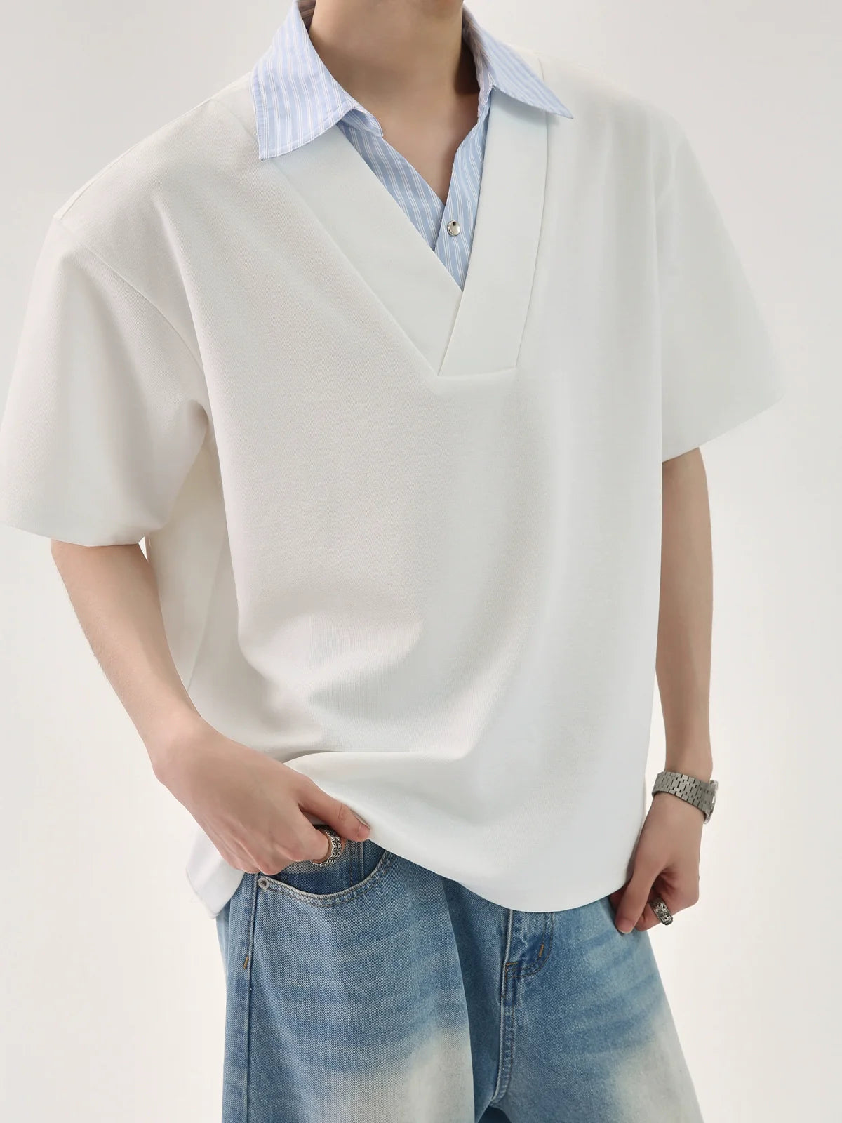 페이크 레이어드 블루 스트라이프 셔츠 칼라 및 플래킷 티셔츠