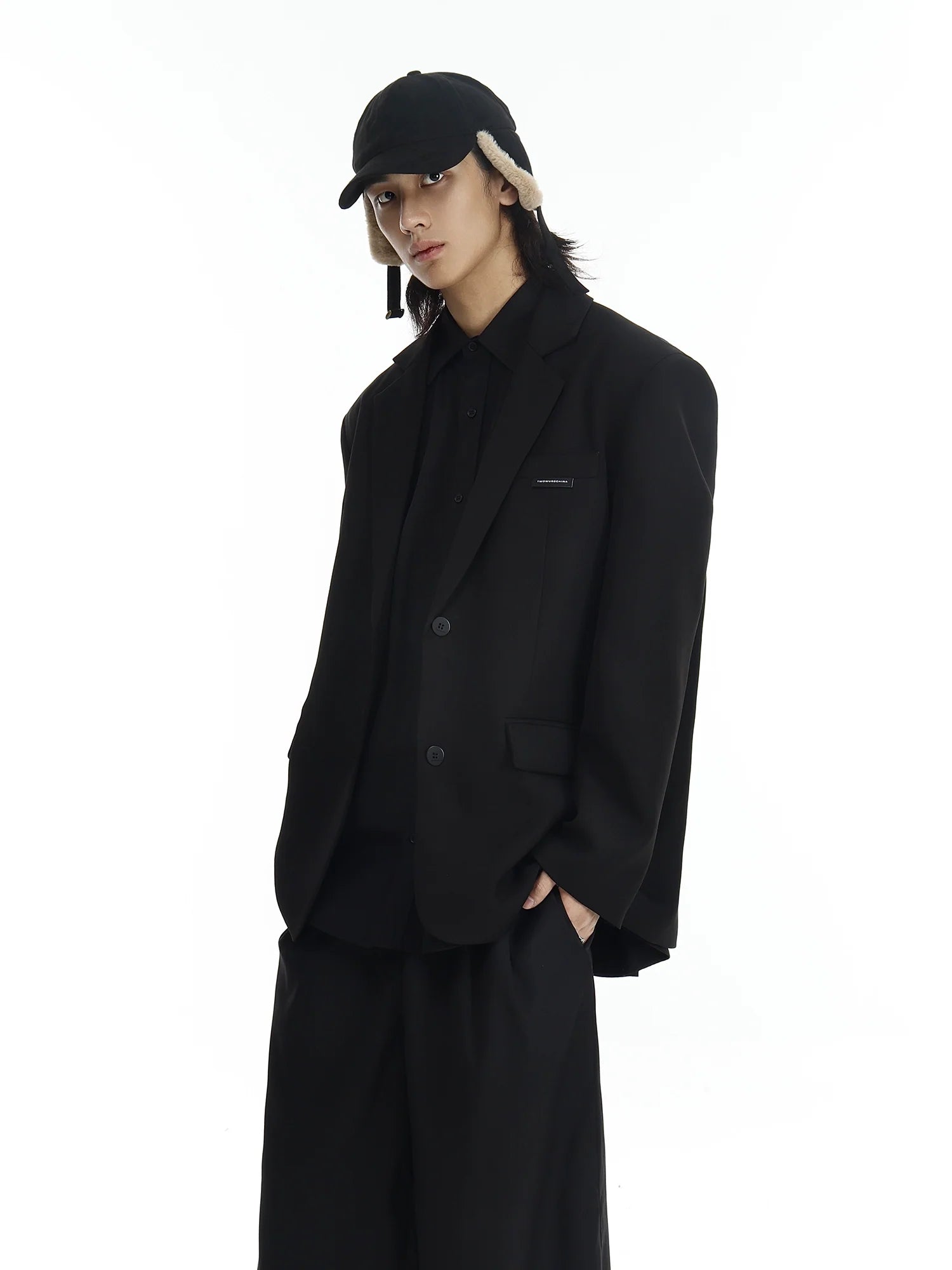 클래식 블랙 투버튼 블레이저