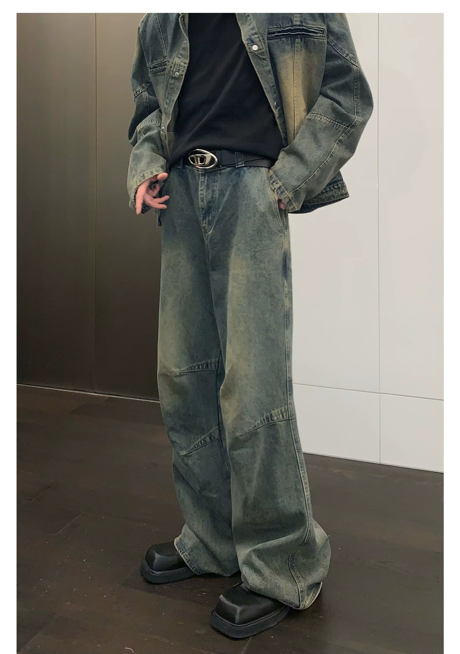 독특한 솔기 디테일의 와이드 레그 페이디드 디스트로이드 진