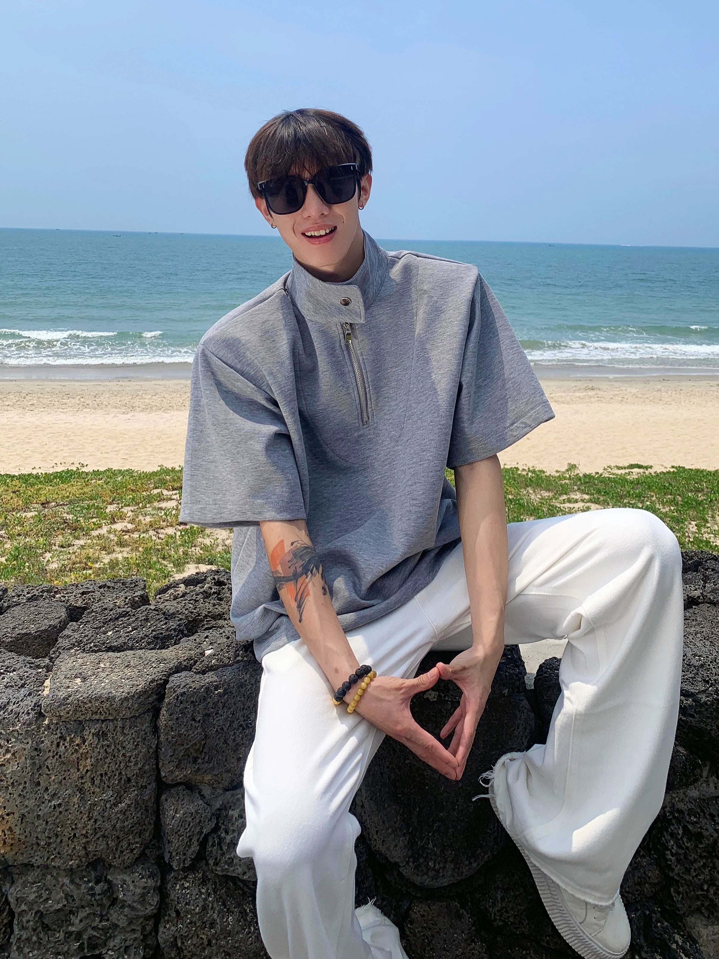 회색 하프 집업 스탠드 카라 셔츠