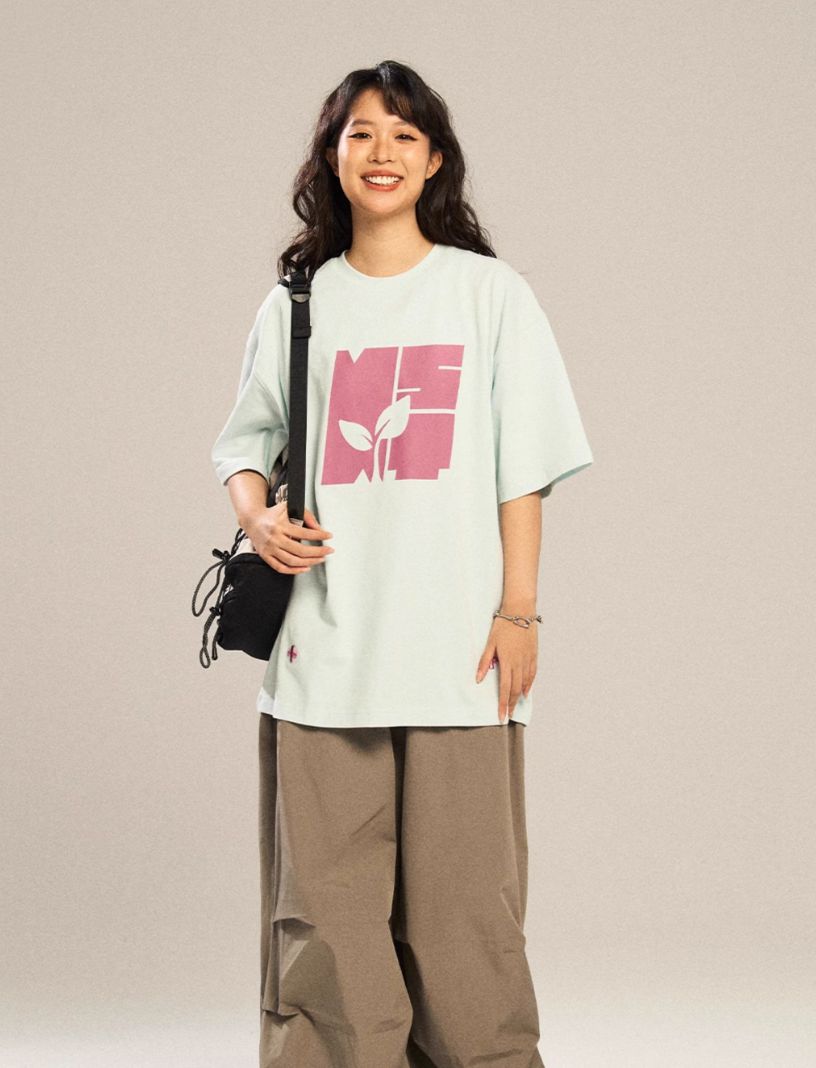 Graphic T-Shirt with Contrast Logo - chiclara