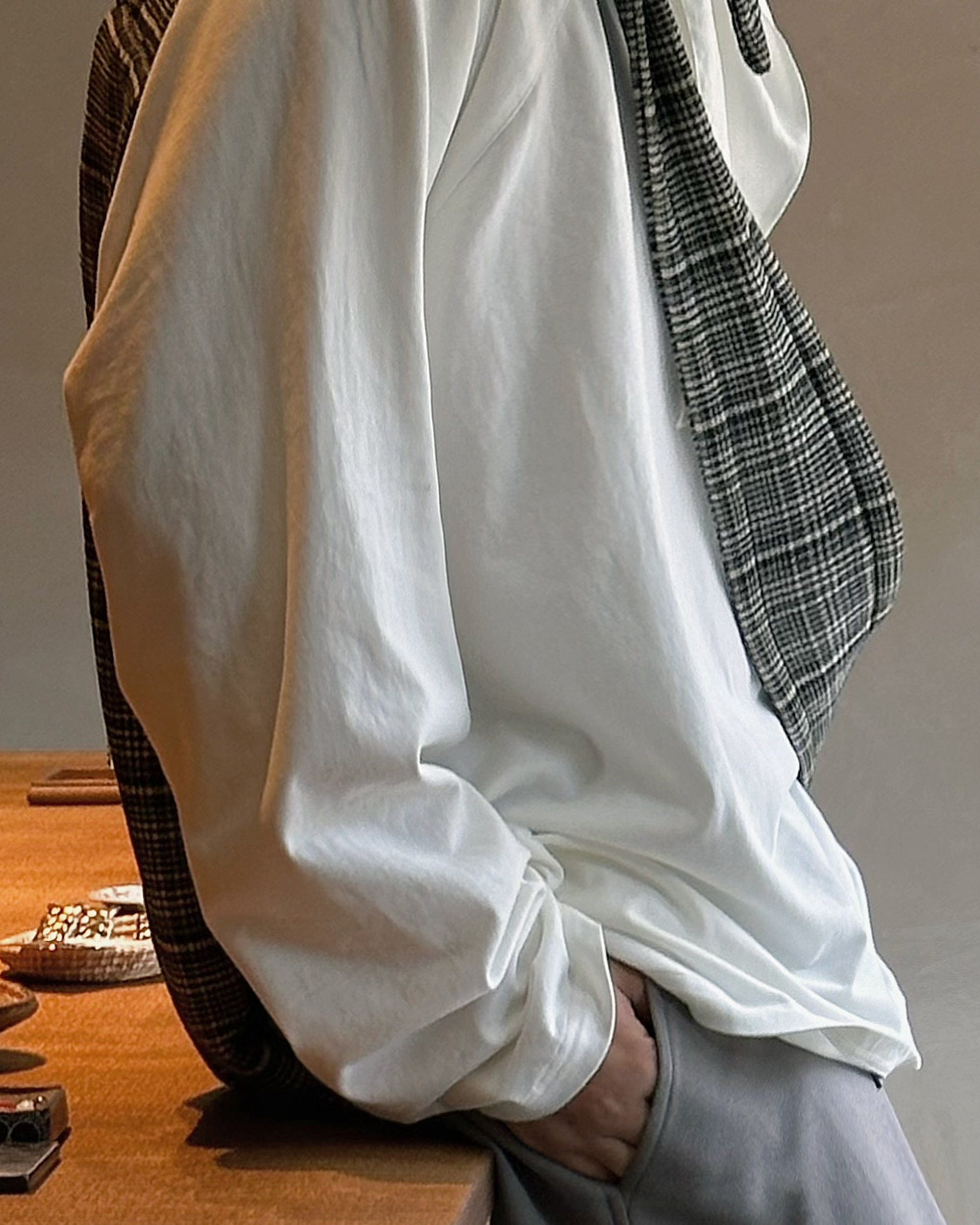 카멜 보우넥 스웨트셔츠