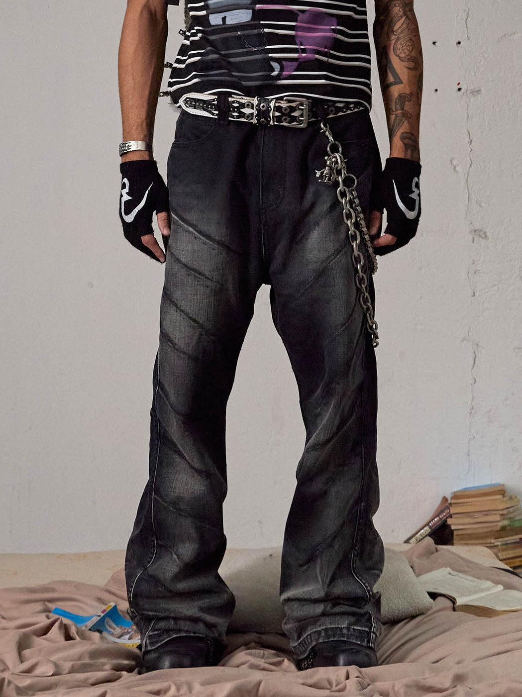 Chain Detail Distressed Jeans