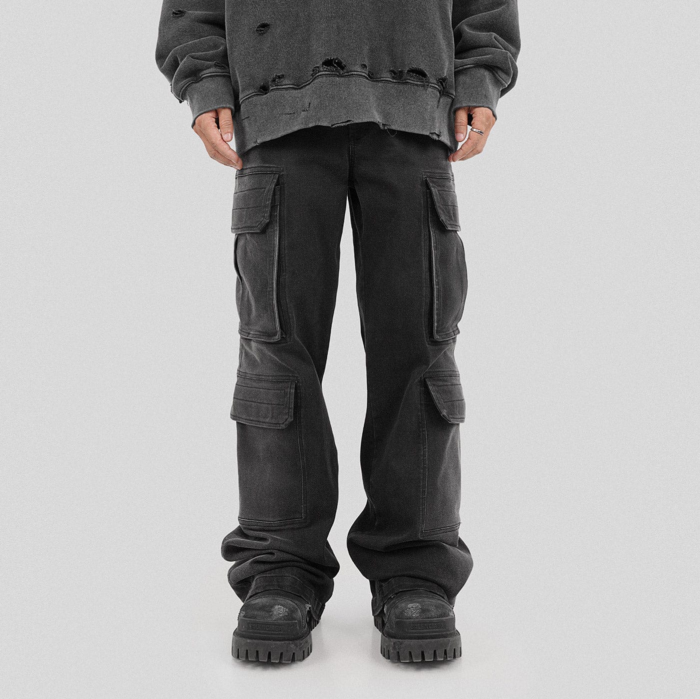 Multi Pockets Gradient Black Cargo Jeans