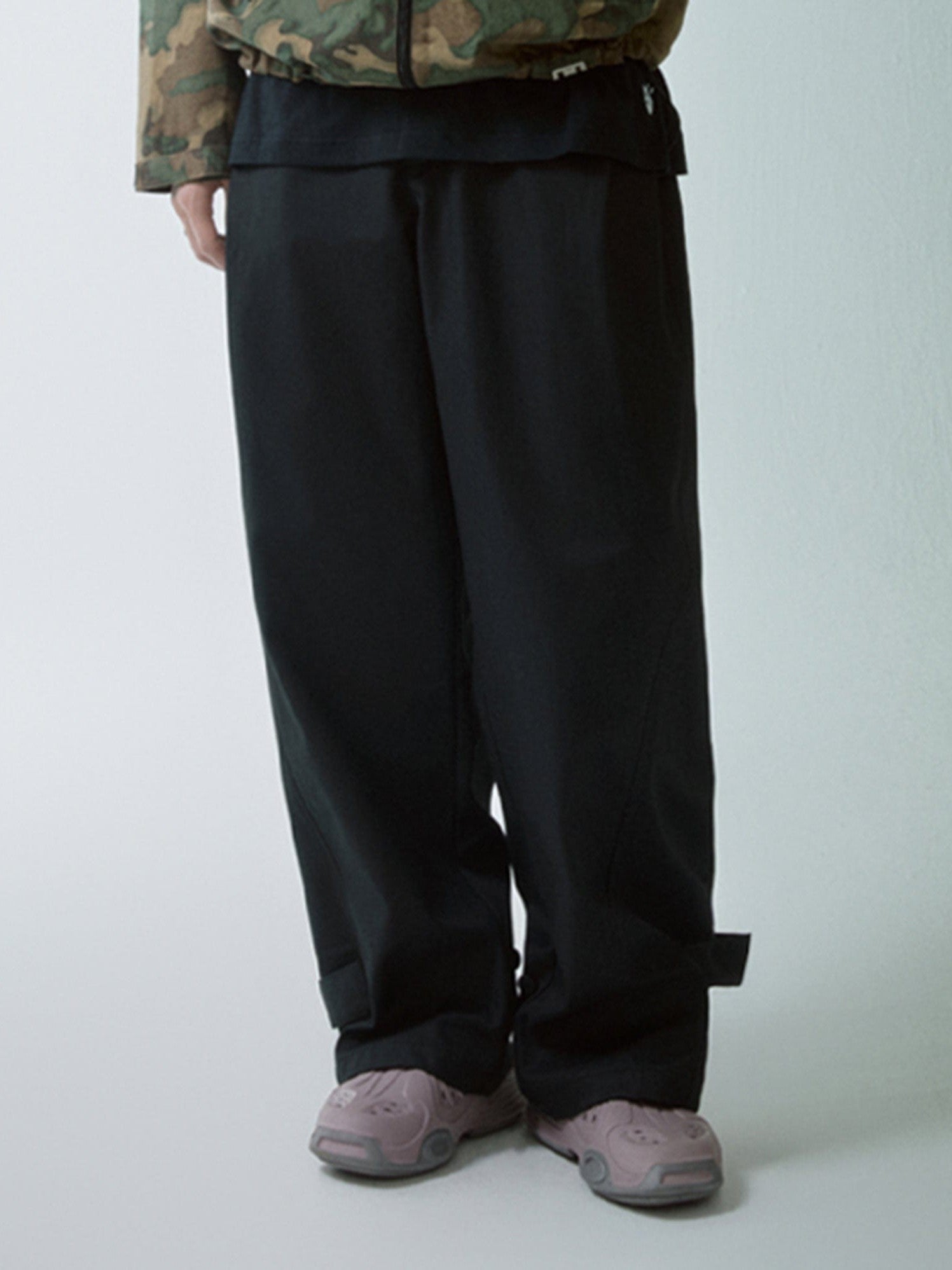 Relaxed Fit Wide-Leg Black Trousers