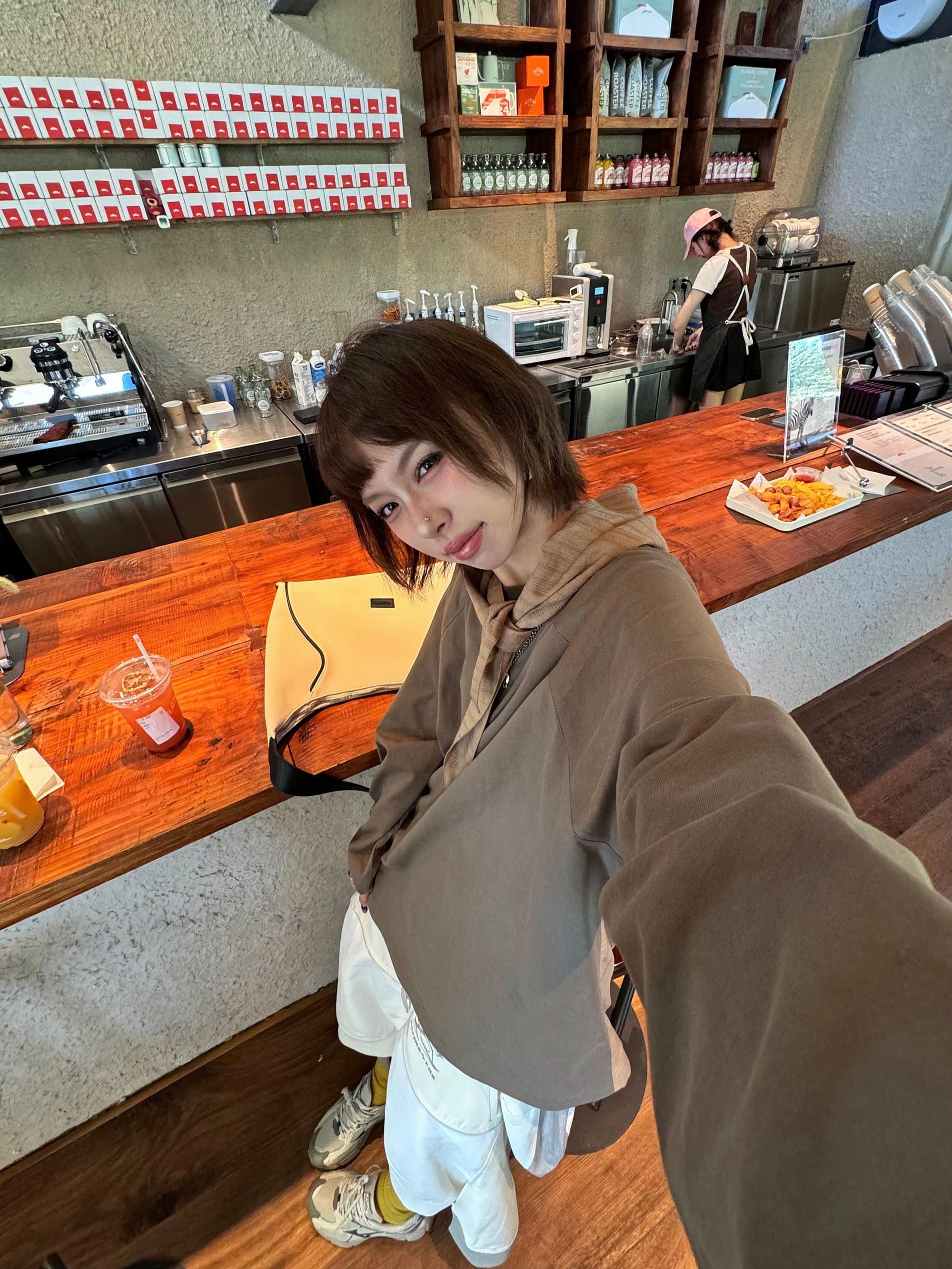 카멜 보우넥 스웨트셔츠