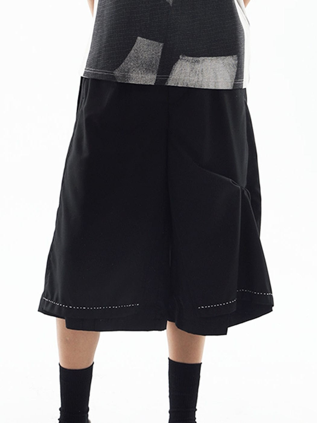 Wide-Cut Contrast Shorts
