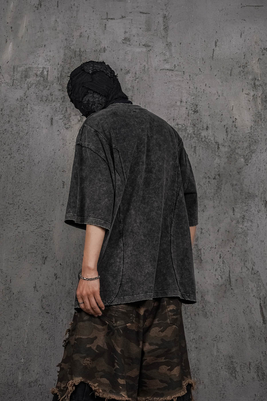 워싱 스트럭처 블랙 티셔츠