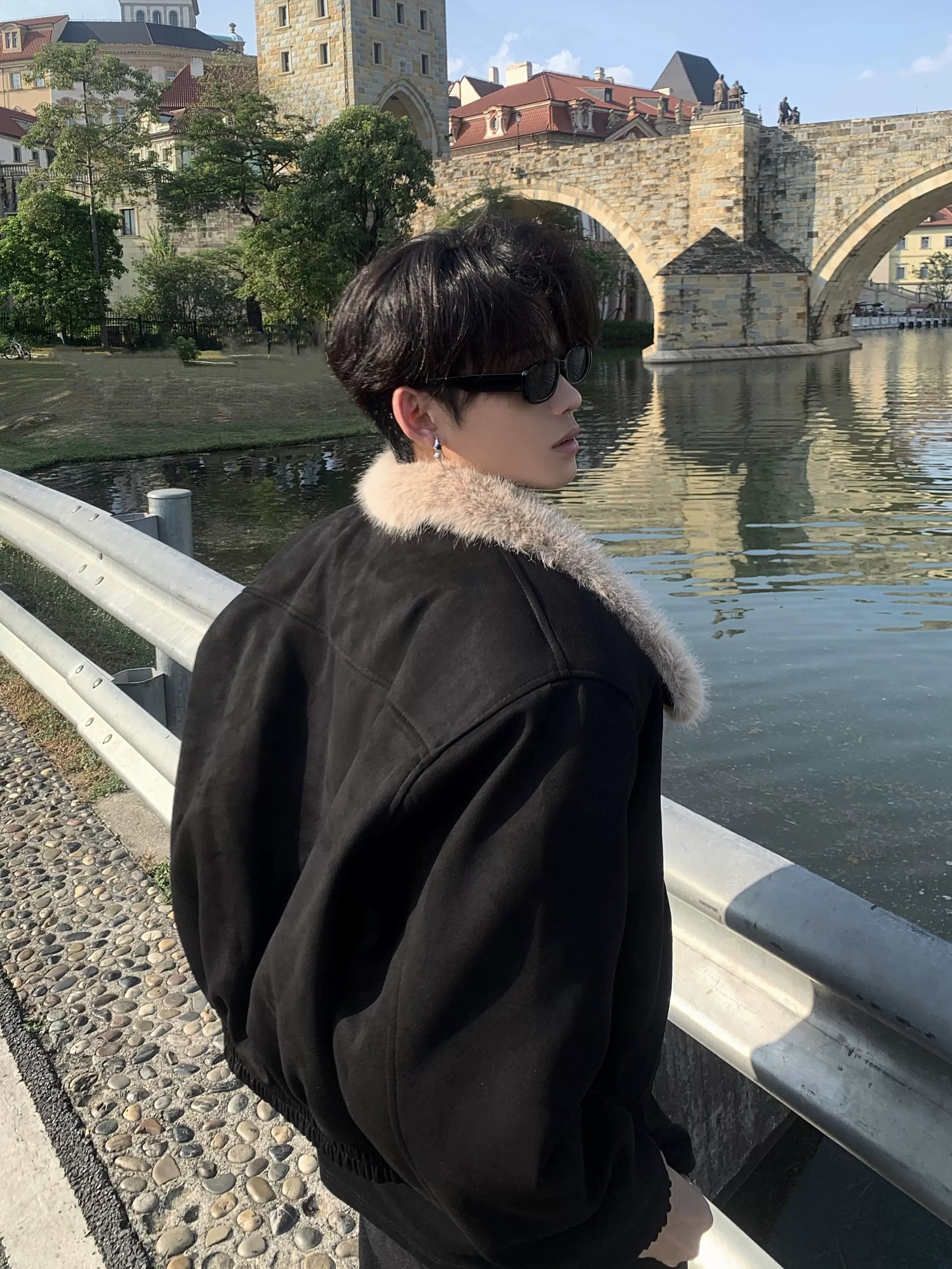 퍼 칼라 블랙 봄버 재킷