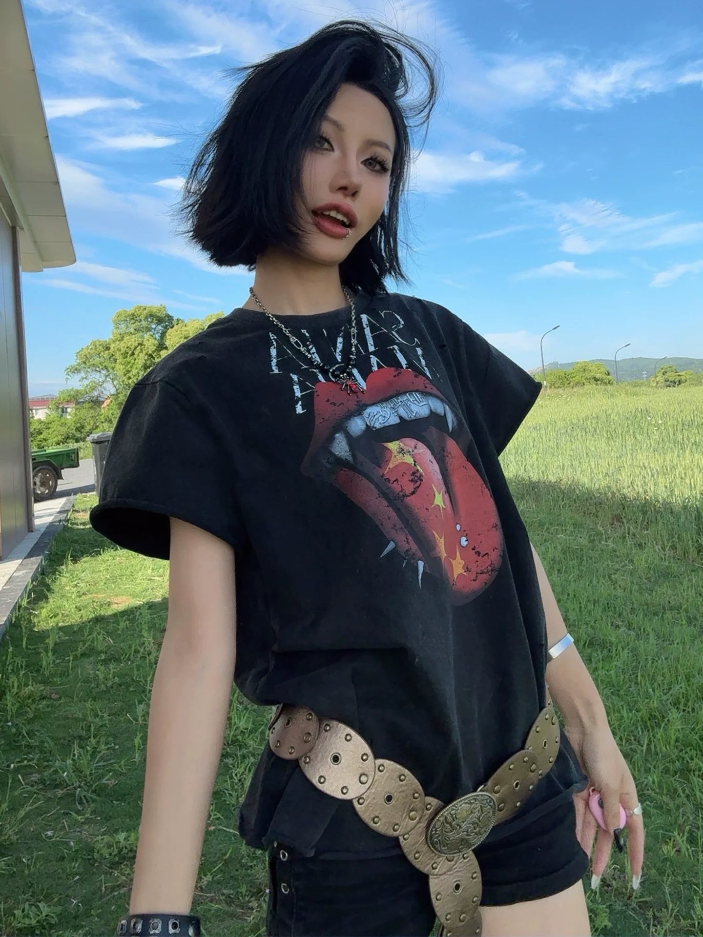 뱀파이어 혀 그래픽 티셔츠