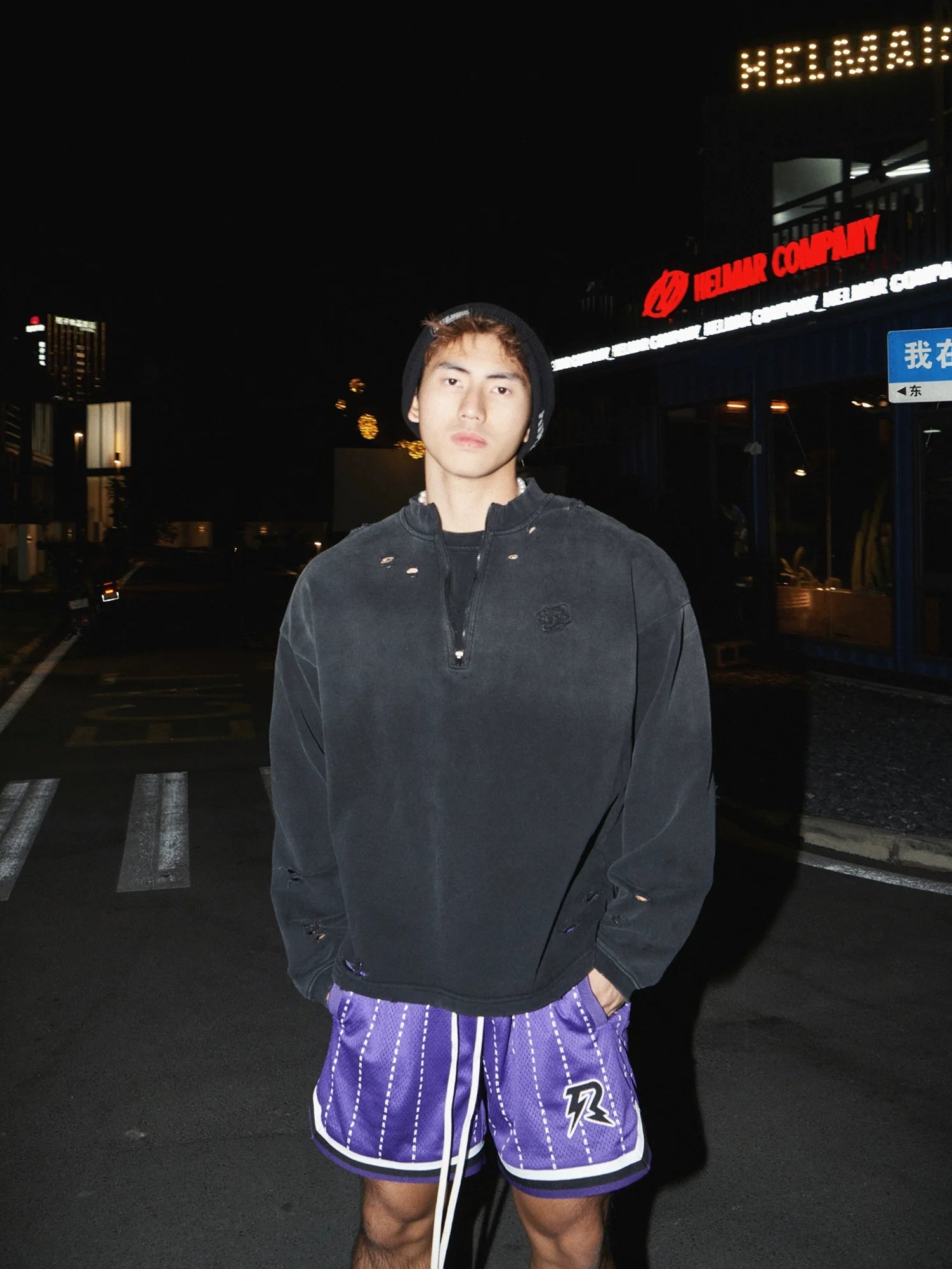 디스트레스드 블랙 쿼터 집업 스웨트셔츠