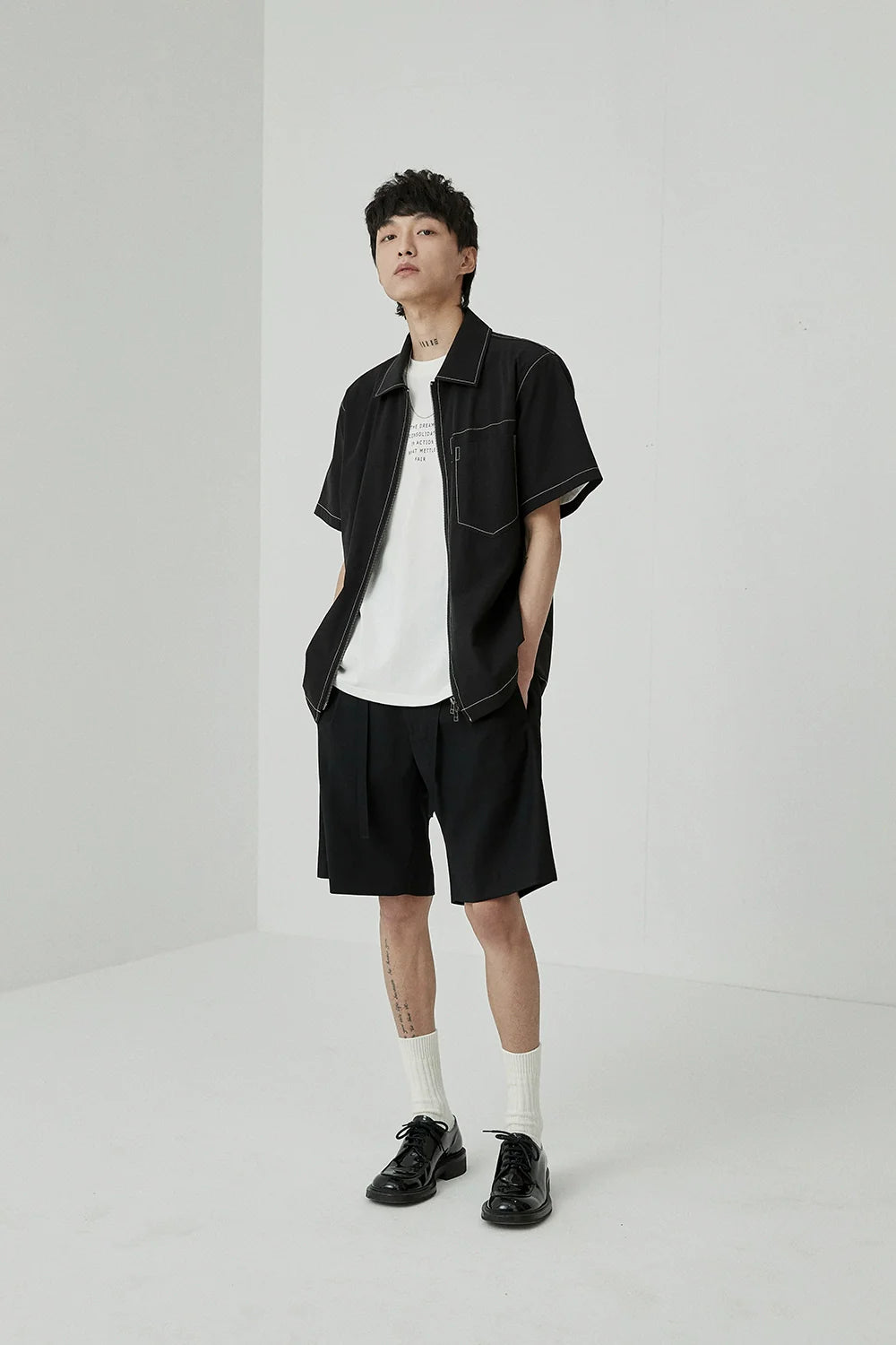 Drawstring Single-Pleat Shorts