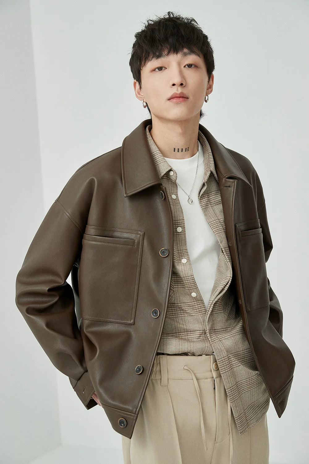 스퀘어 넥 오버사이즈 크롭 PU 레더 재킷