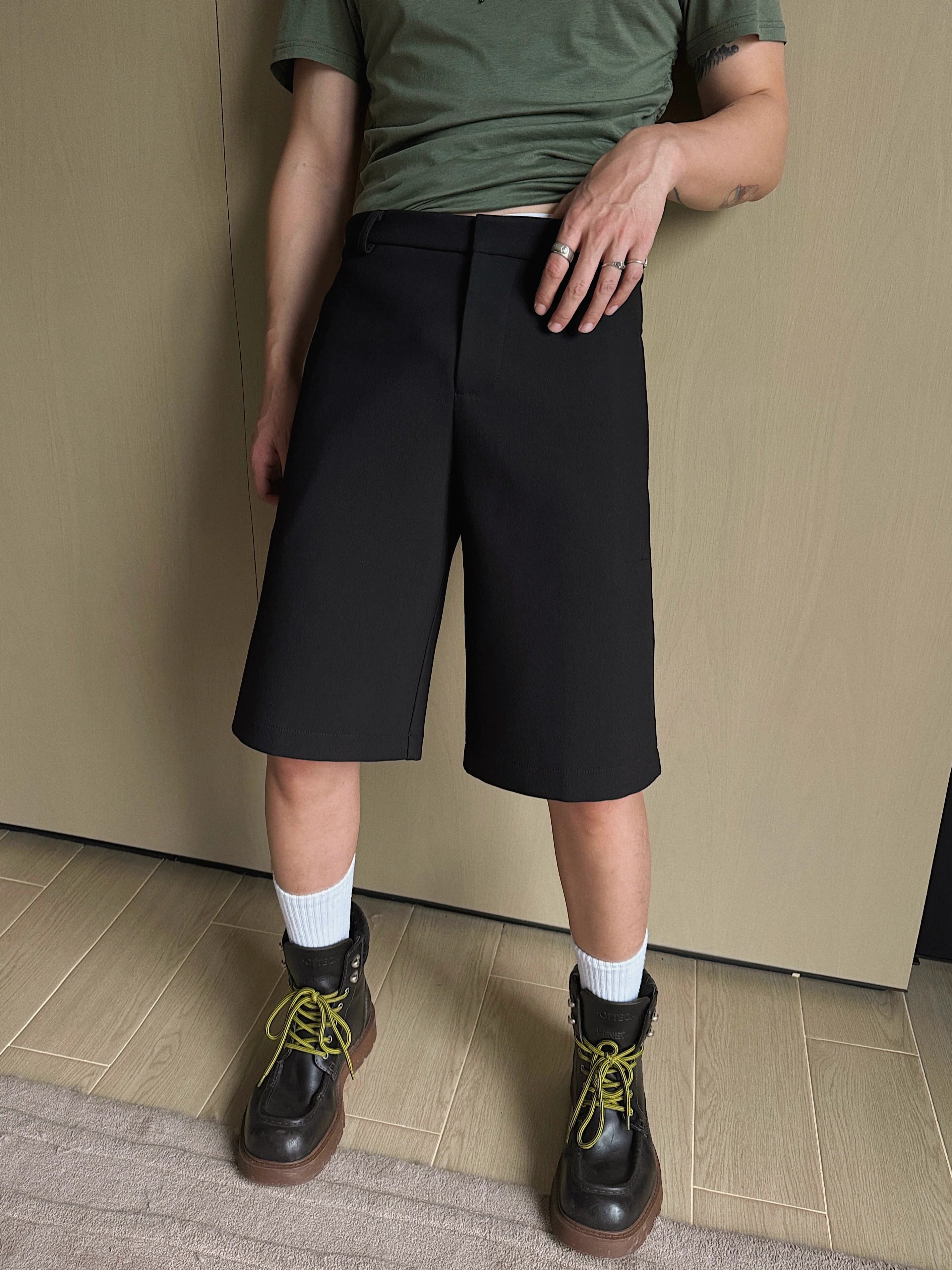 Black Cotton Knee-Length Casual Cargo Shorts