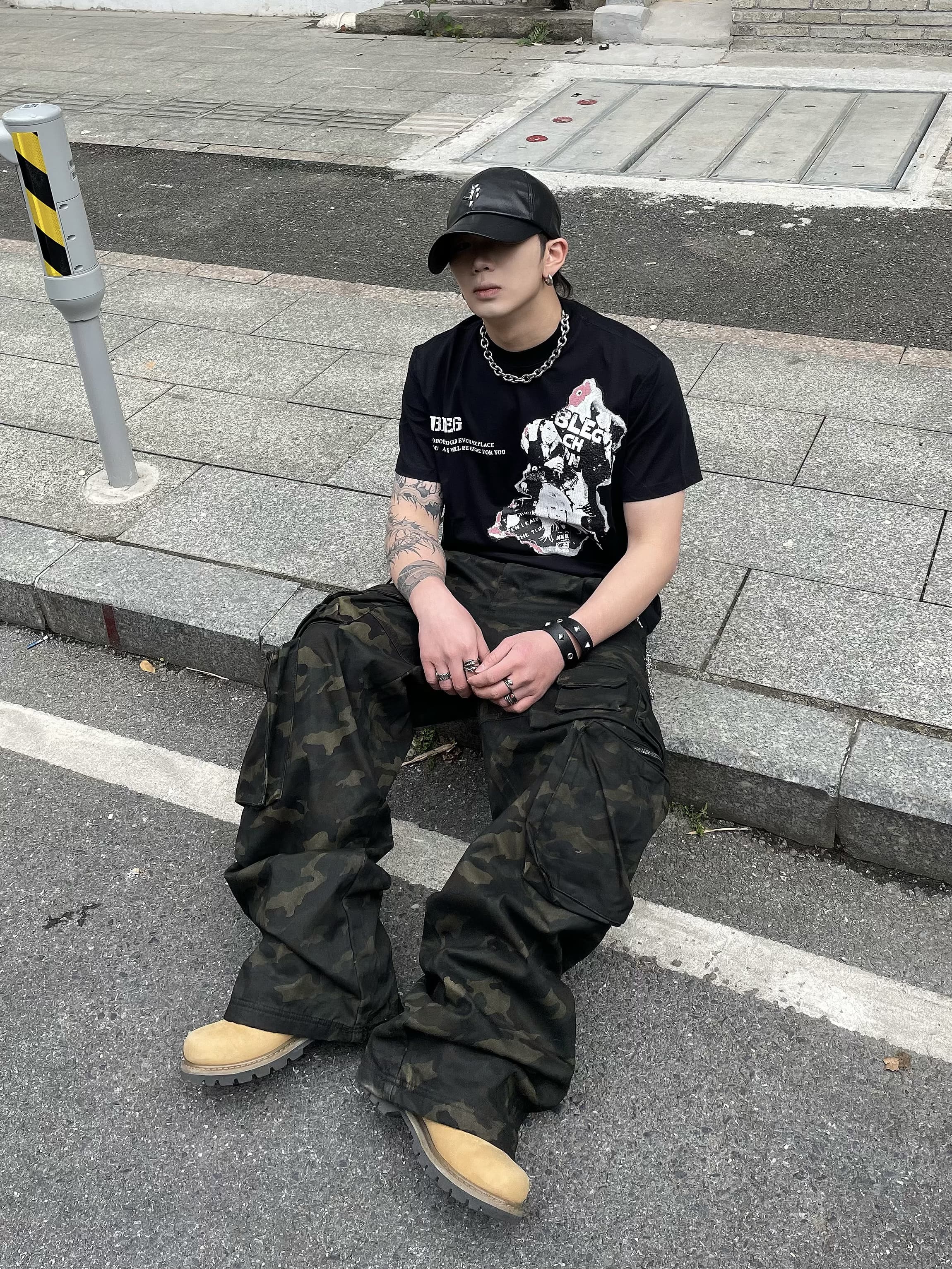 어번 카오스 그래픽 밴드 티셔츠