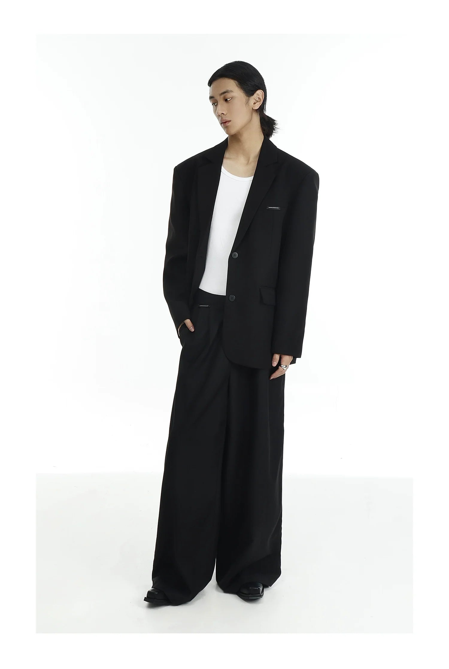 클래식 블랙 투버튼 블레이저