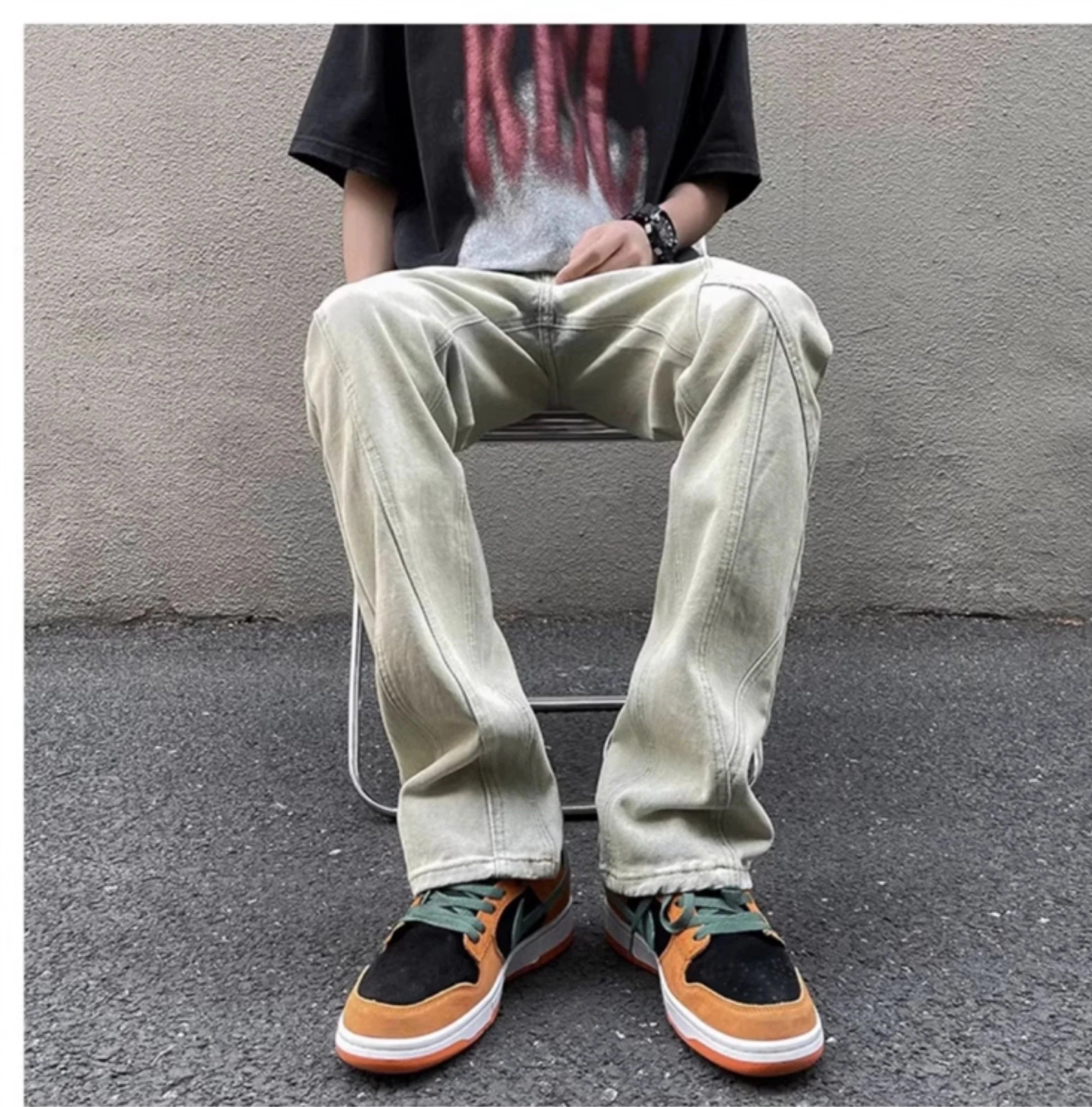 Baggy Light-Wash Jeans with Unique Seam Detailing