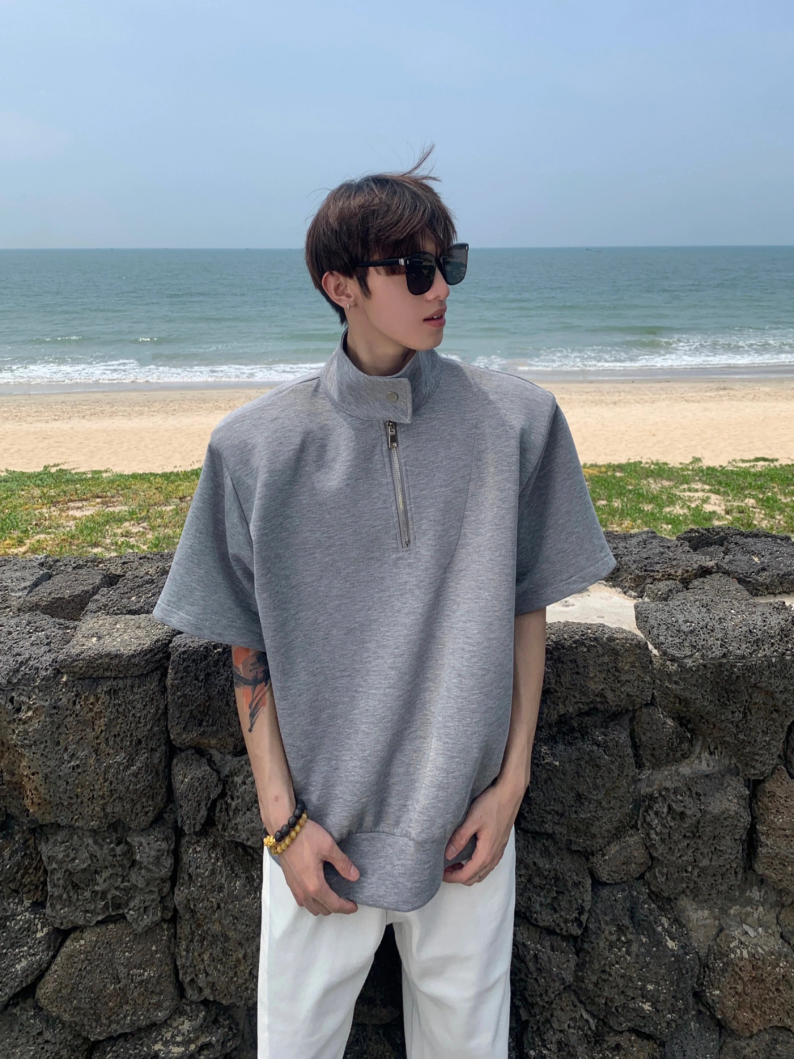 회색 하프 집업 스탠드 카라 셔츠