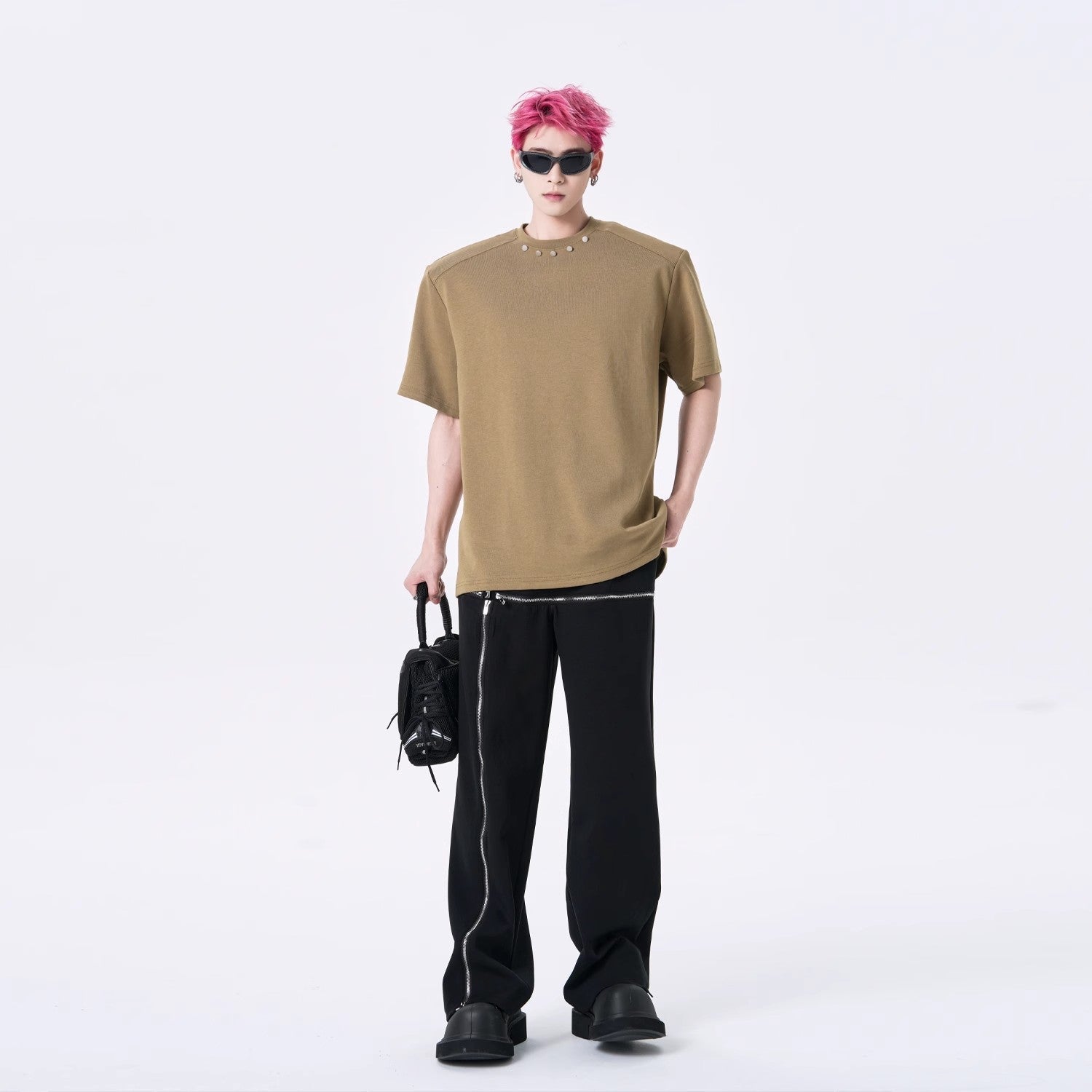 메탈 버튼 넥라인 디테일 오버사이즈 티셔츠