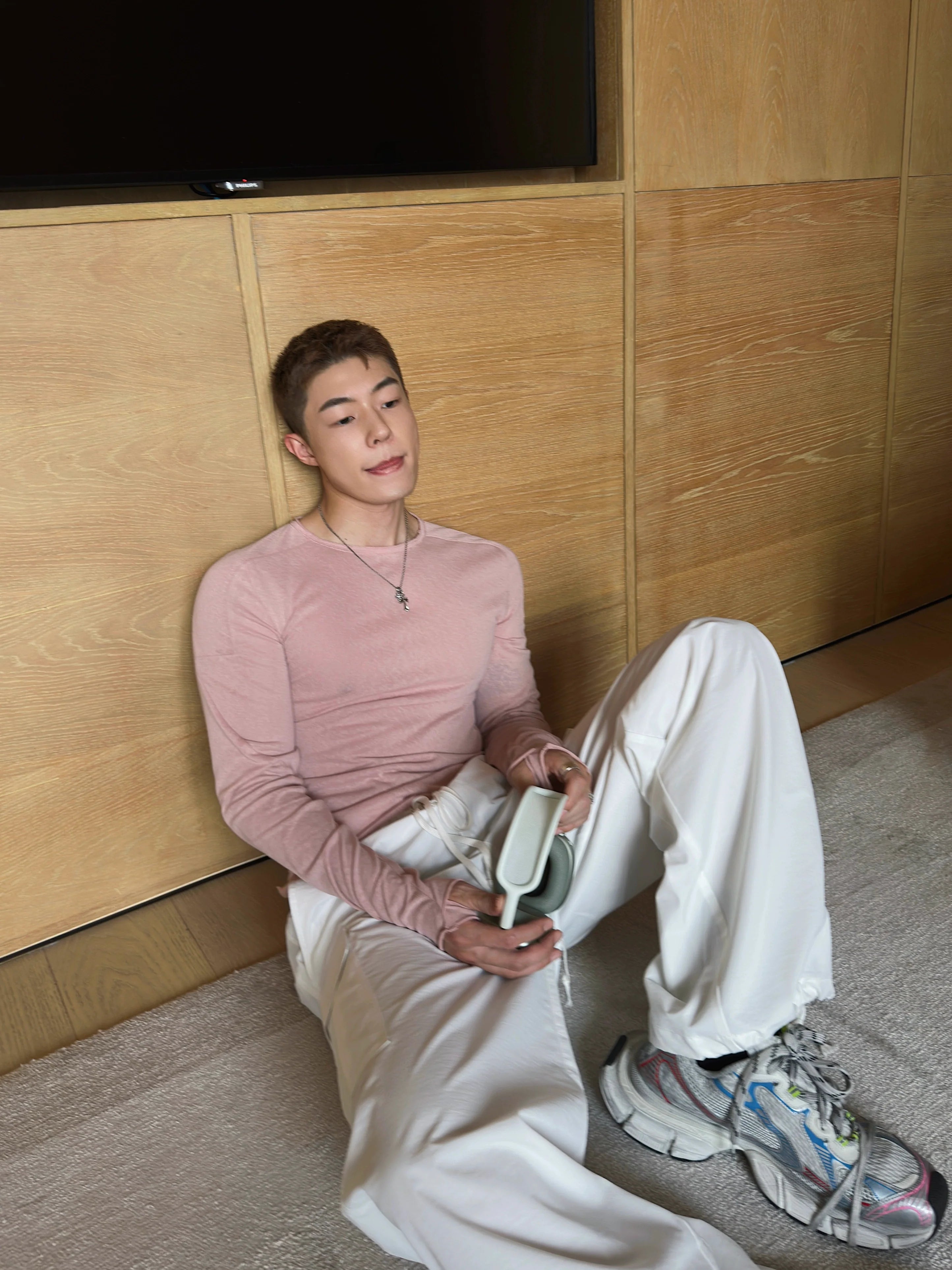 핑크색 긴팔 면 크루넥 셔츠