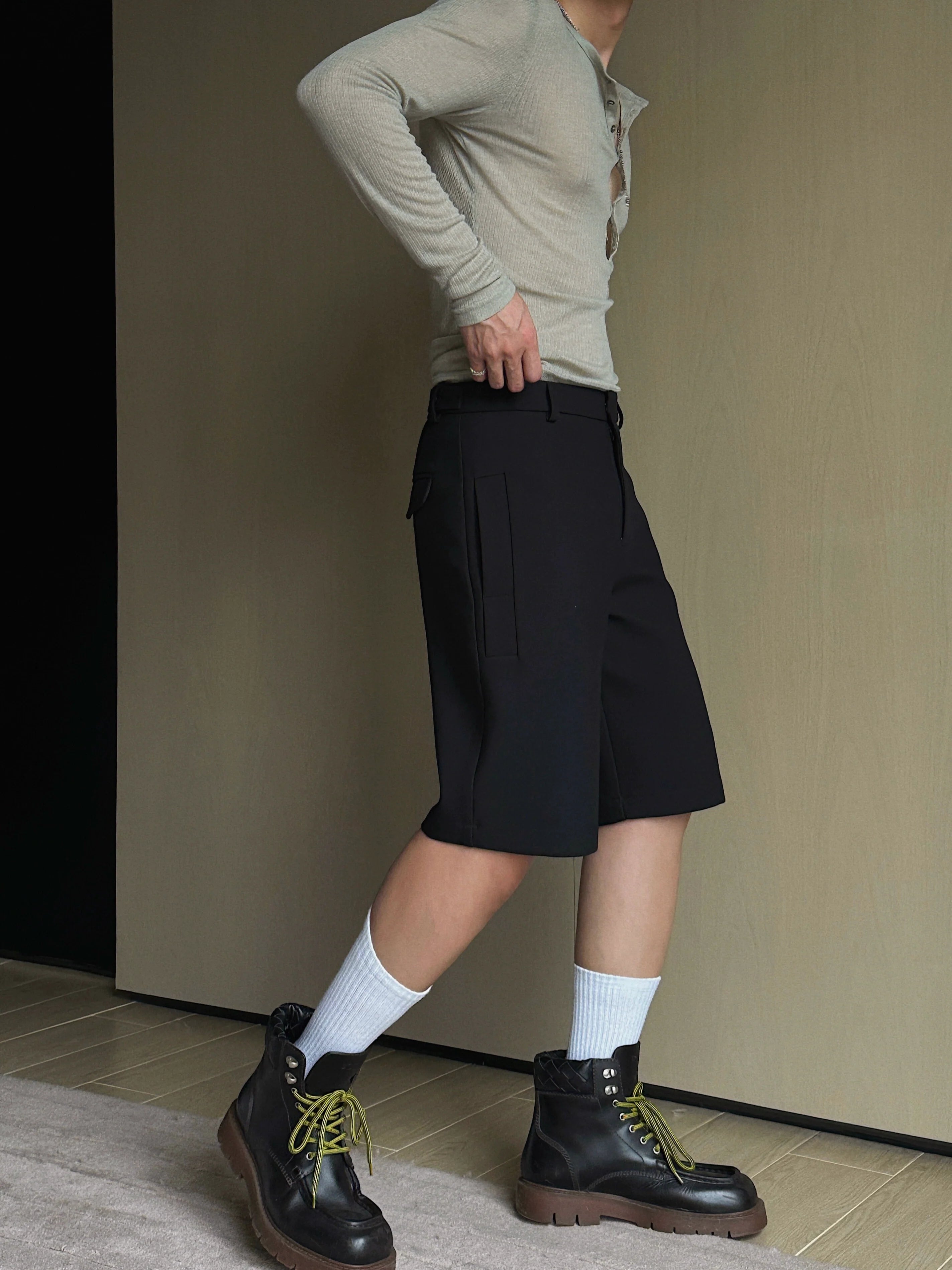 Black Cotton Knee-Length Casual Cargo Shorts