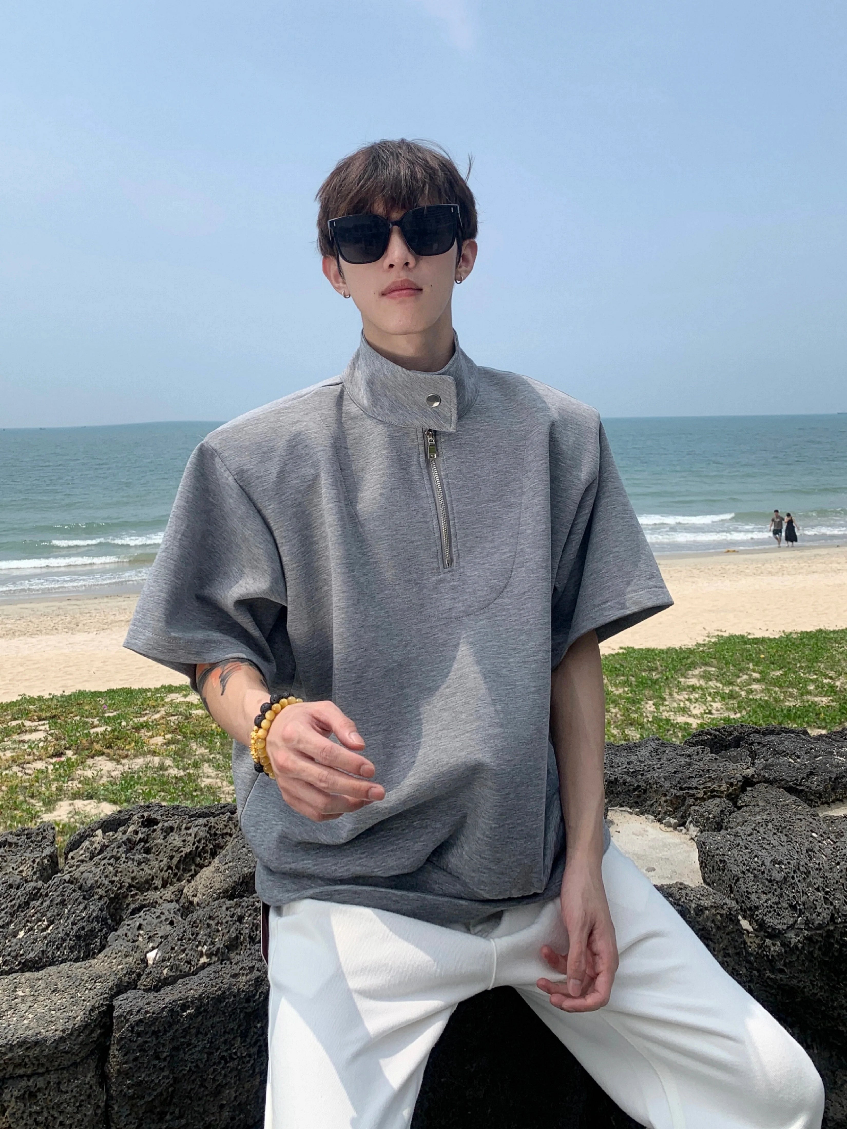 회색 하프 집업 스탠드 카라 셔츠