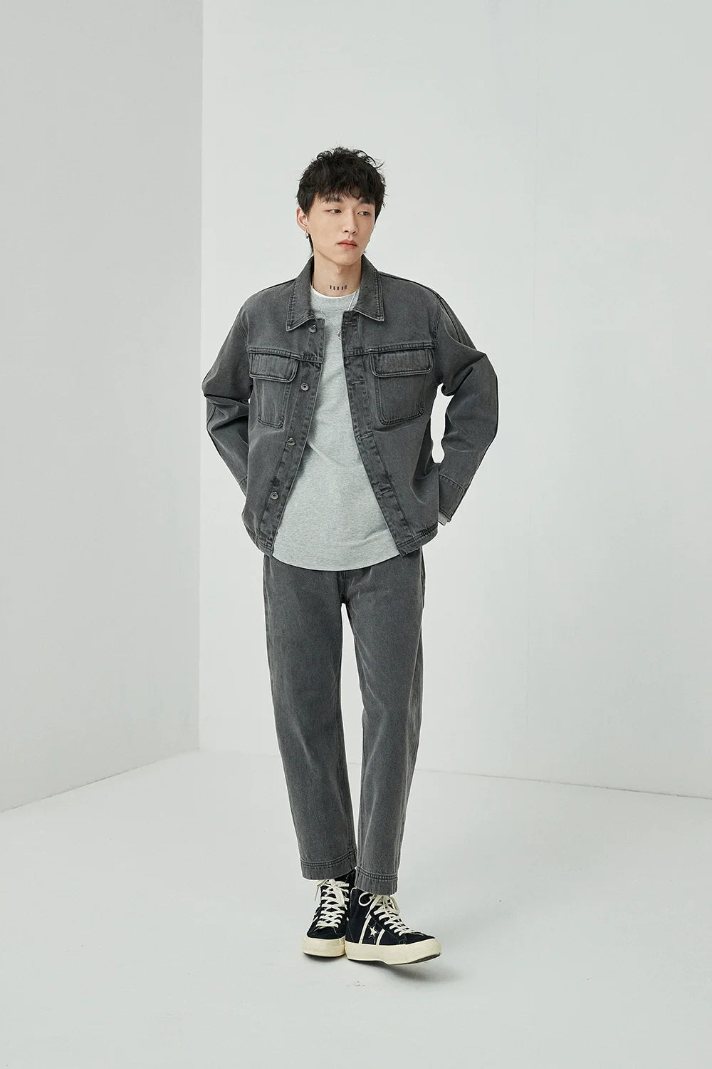 Loop-Pocket Round Neck Long Sleeve