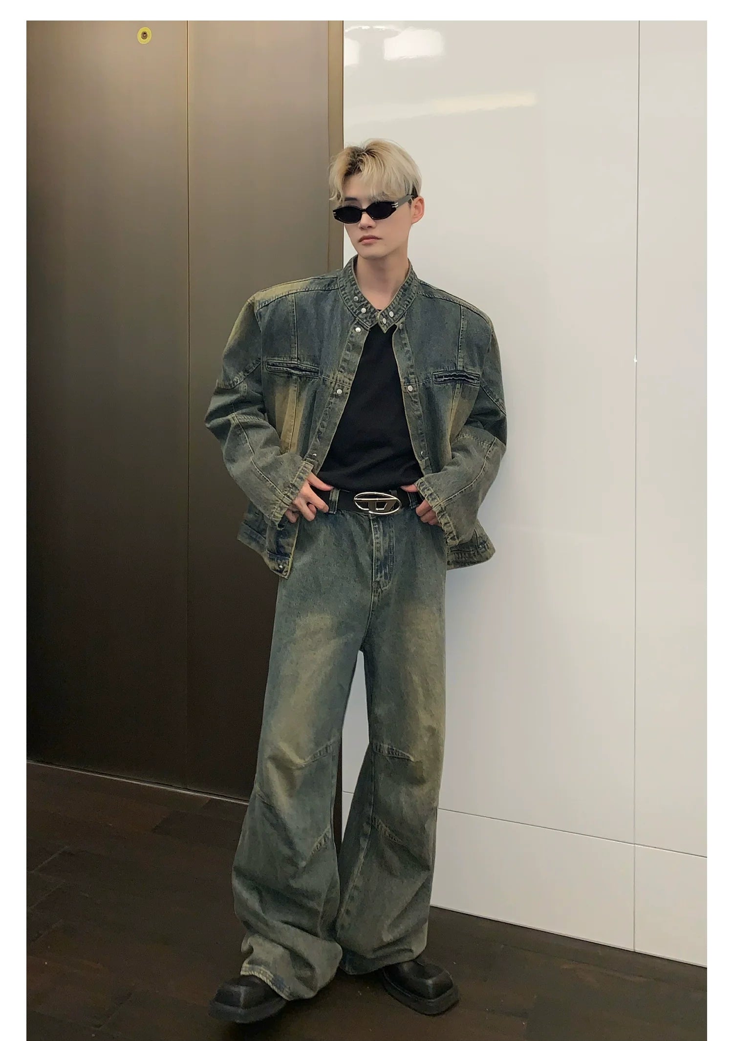 독특한 솔기 디테일의 와이드 레그 페이디드 디스트로이드 진