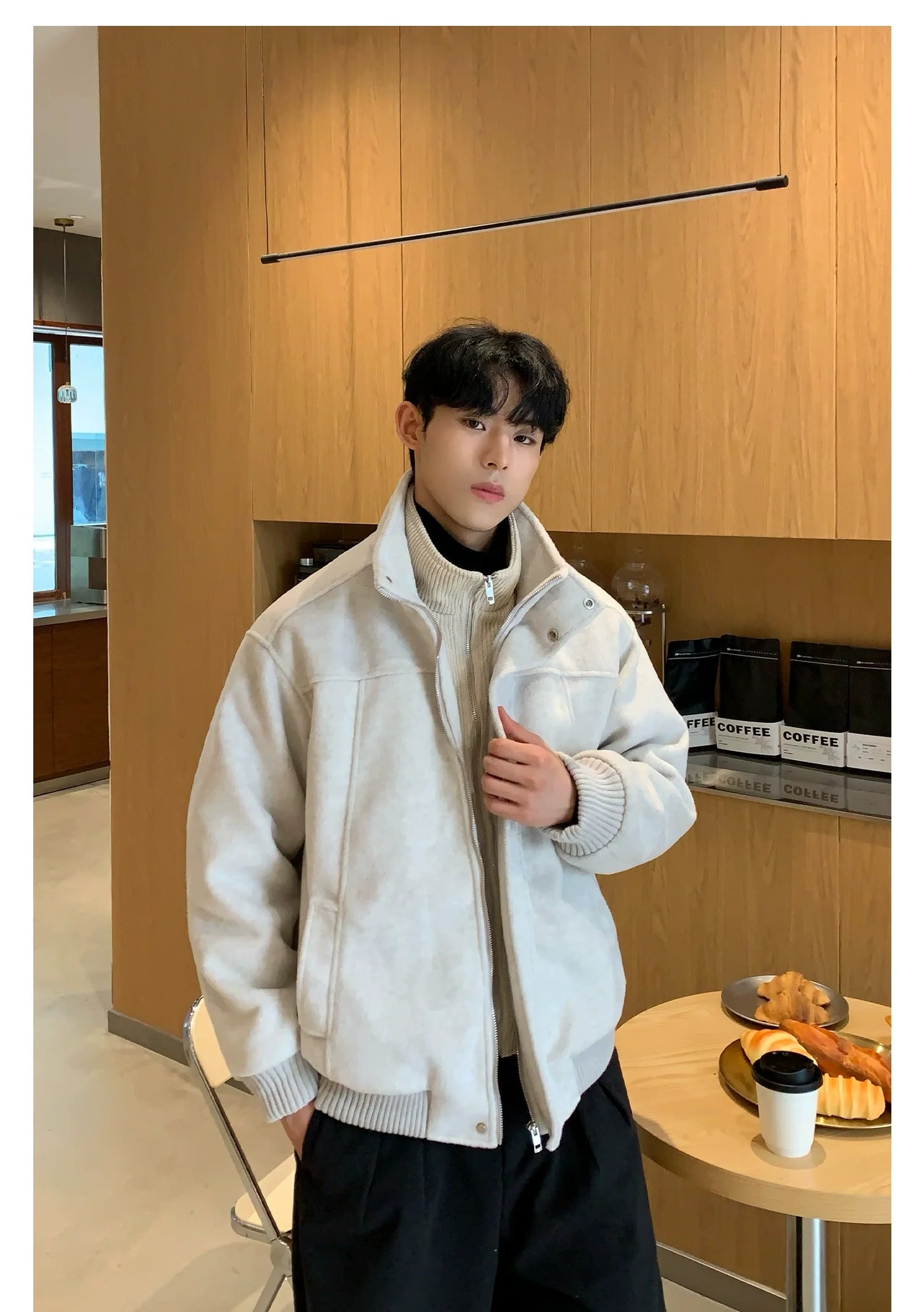 스탠드 칼라 및 골지 소매가 있는 봄버 재킷