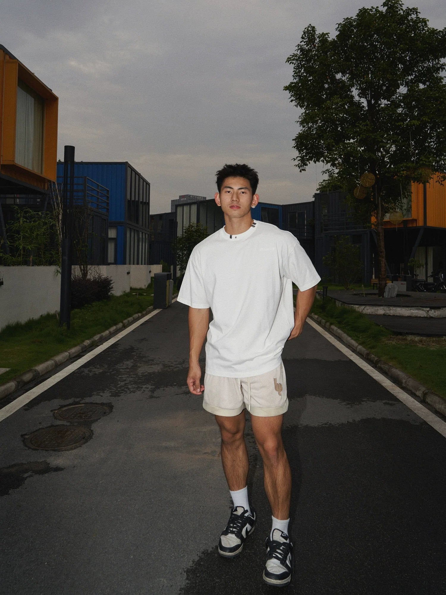 워시드 블랙 코튼 티셔츠