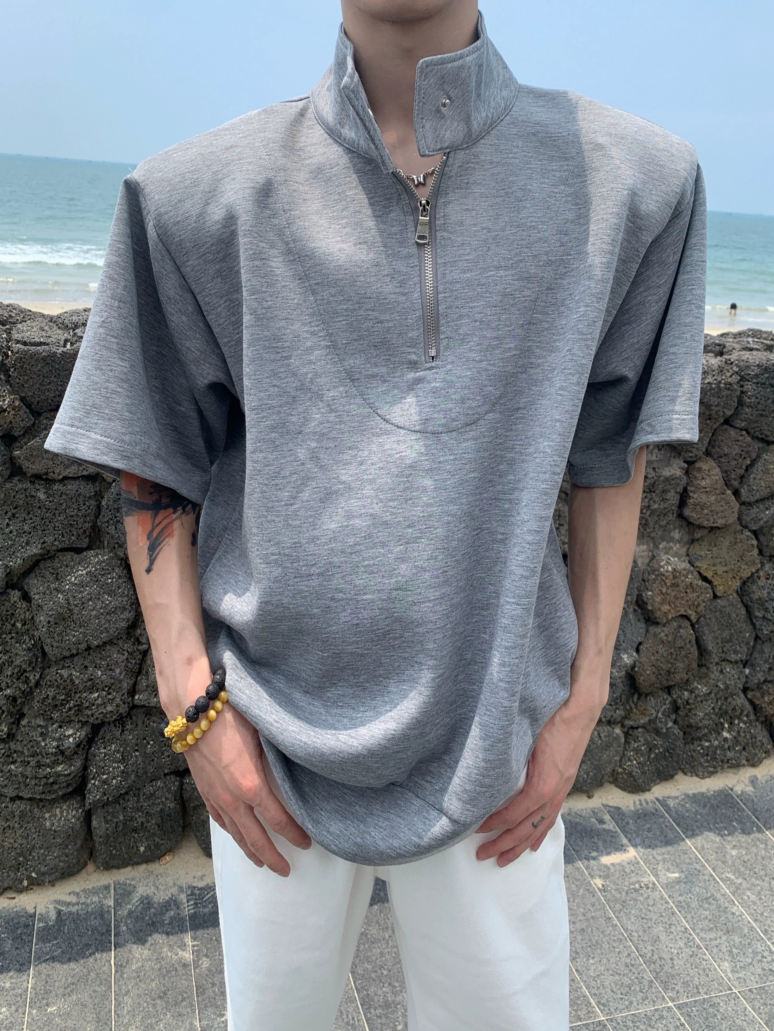 회색 하프 집업 스탠드 카라 셔츠