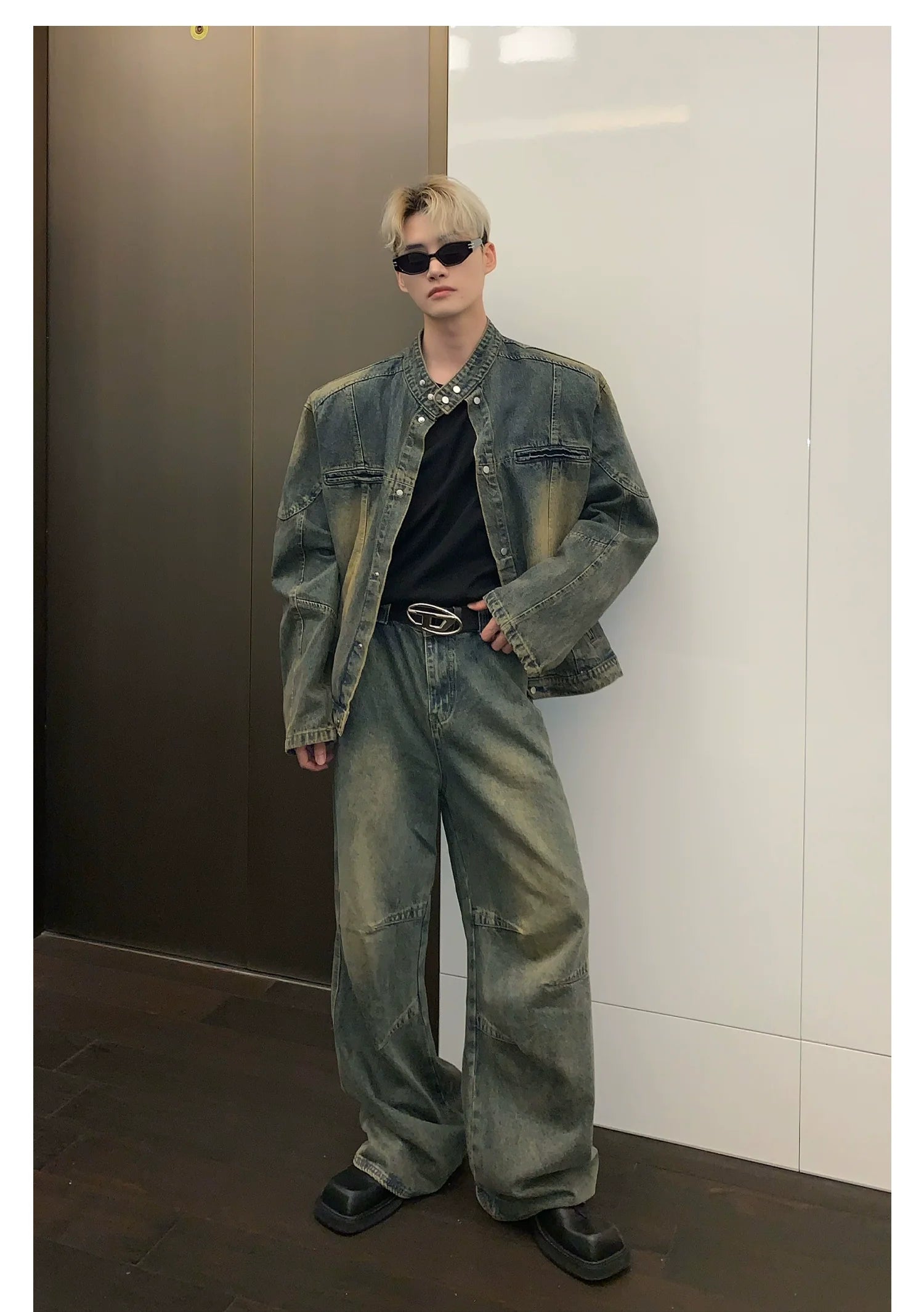 독특한 솔기 디테일의 와이드 레그 페이디드 디스트로이드 진