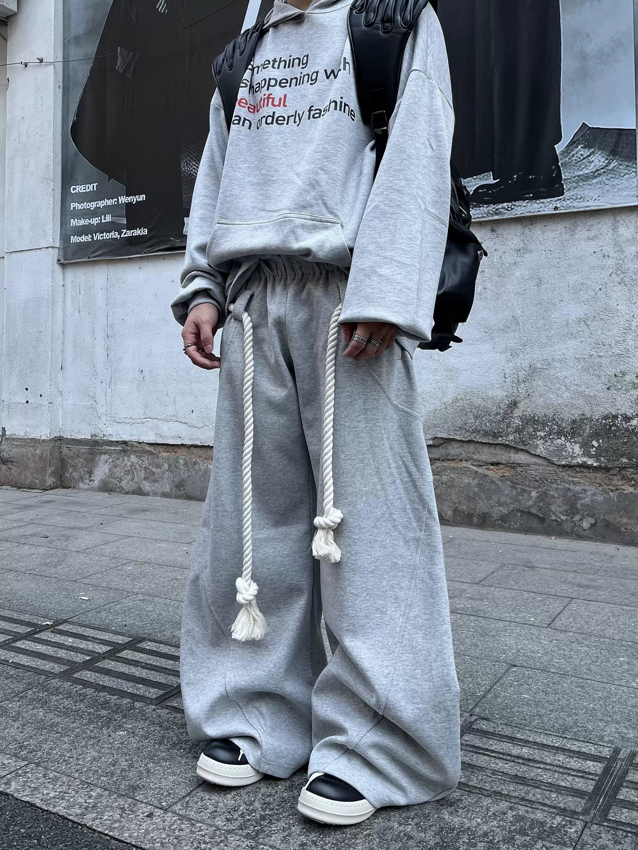 로프 드로스트링 그레이 와이드 레그 스웨트팬츠