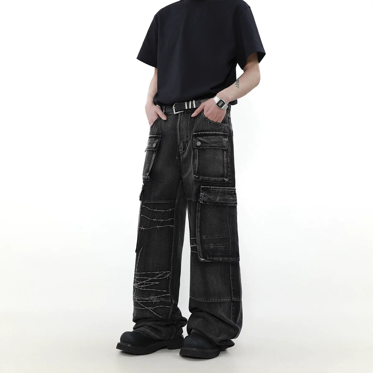 Rugged Explorer Multi-Pocket Jeans - chiclara